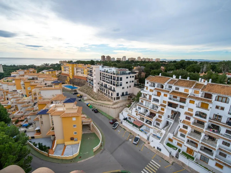 Modern two-storey penthouse in Dehesa de Campoamor: Your new home awaits!