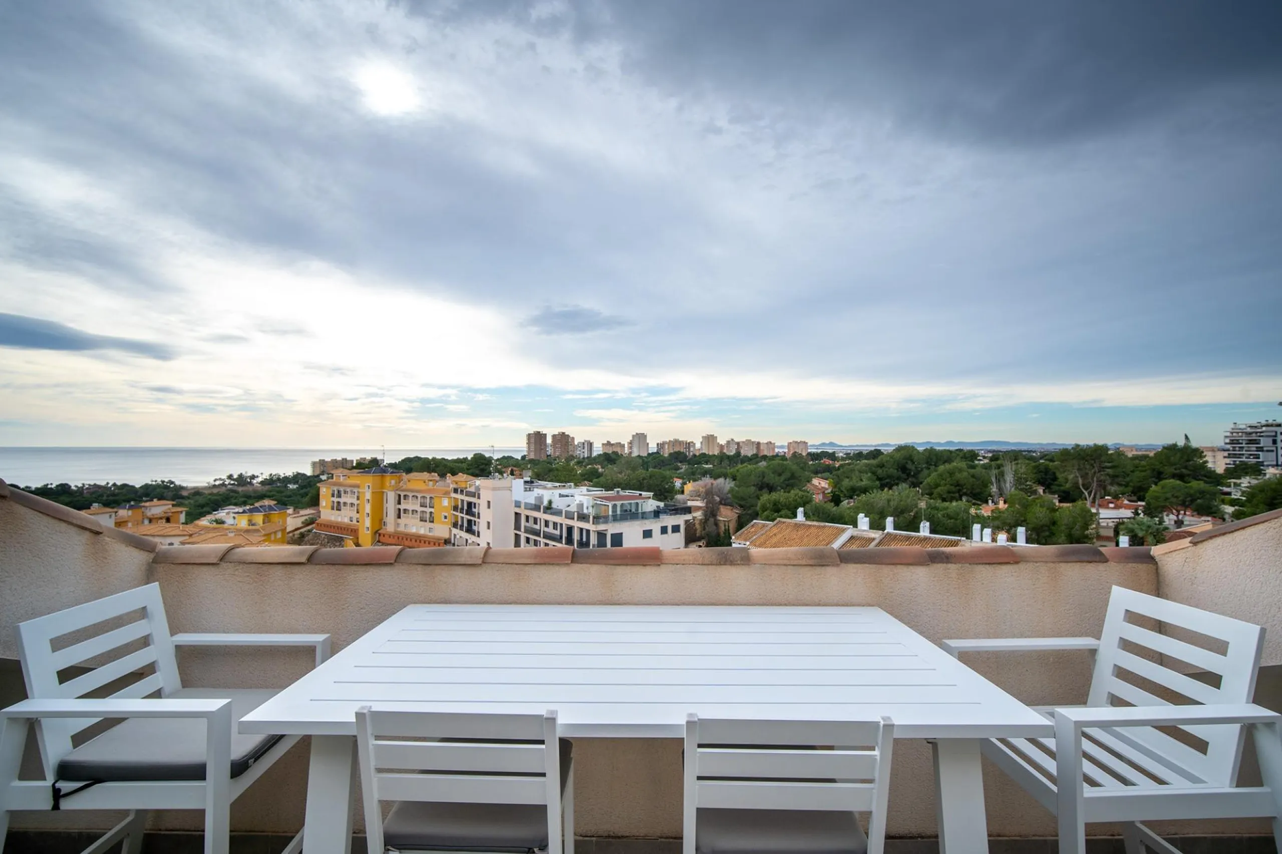 Modern two-storey penthouse in Dehesa de Campoamor: Your new home awaits!