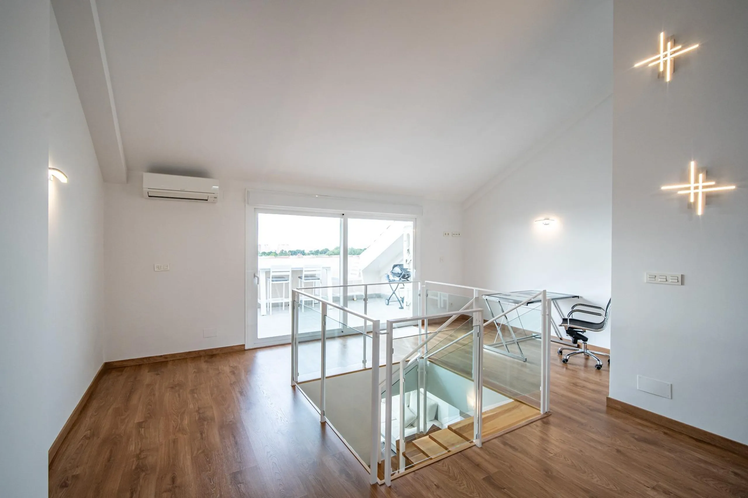 Modern two-storey penthouse in Dehesa de Campoamor: Your new home awaits!