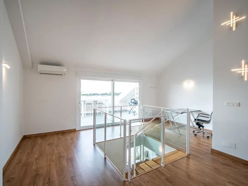 Modern two-storey penthouse in Dehesa de Campoamor: Your new home awaits!