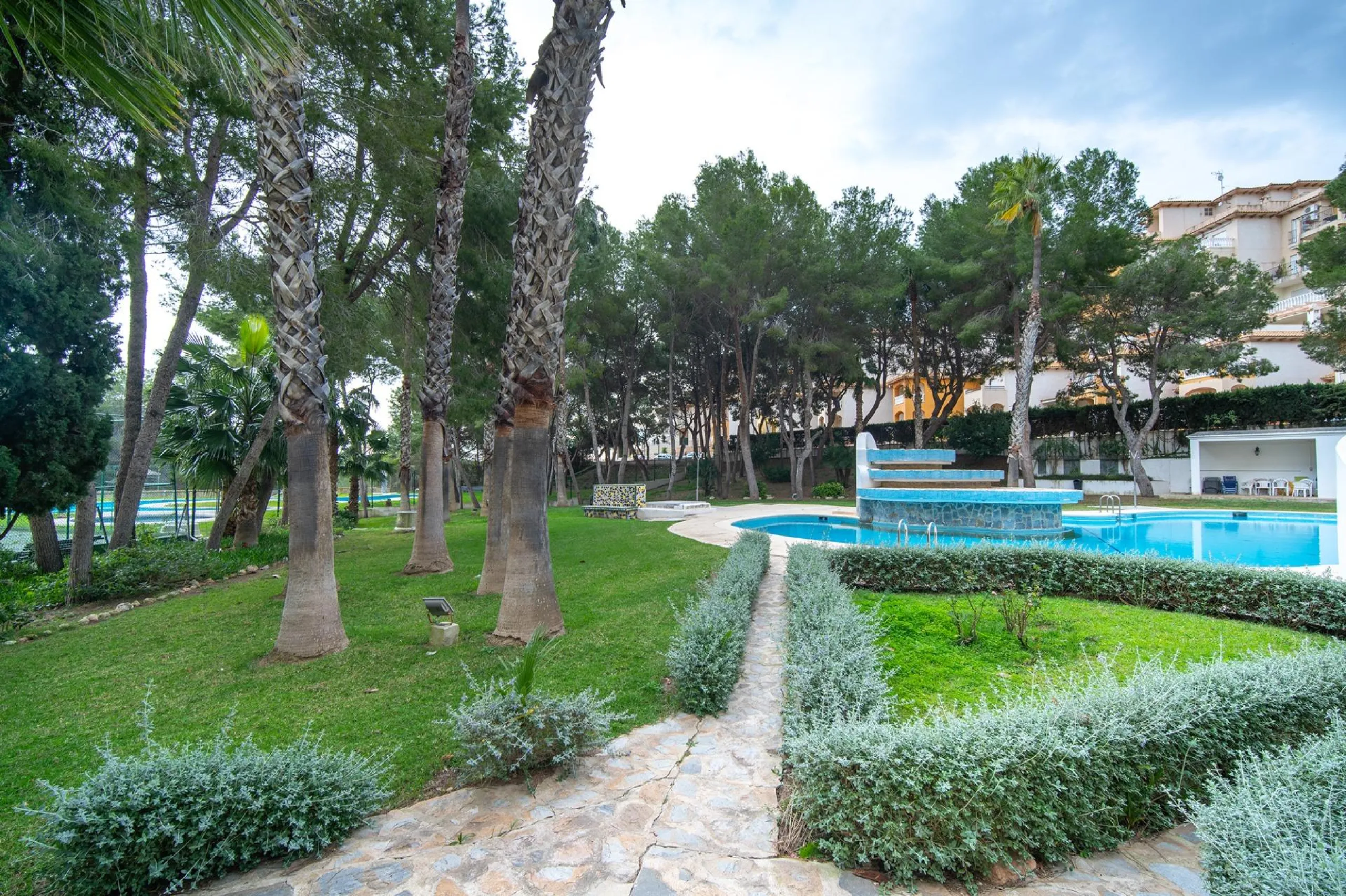 Modern two-storey penthouse in Dehesa de Campoamor: Your new home awaits!