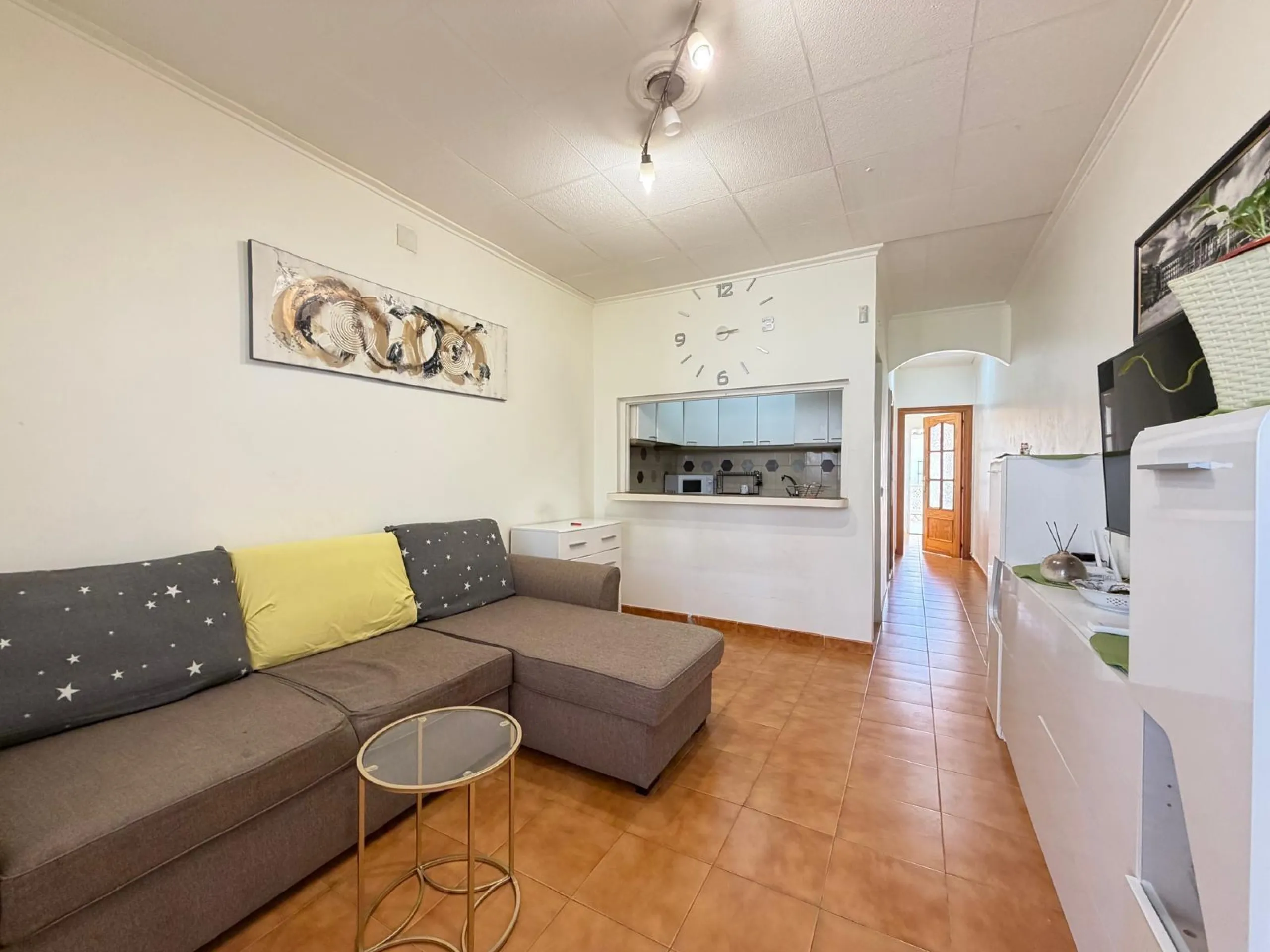 TOWNHOUSE IN NEW TORREVIEJA WITH PLOT AND GLASS-ENCLOSED SOLARIUM AND STORAGE ROOM. 1 BEDROOM. 1 BATHROOM. SURFACE OF 43 M2.