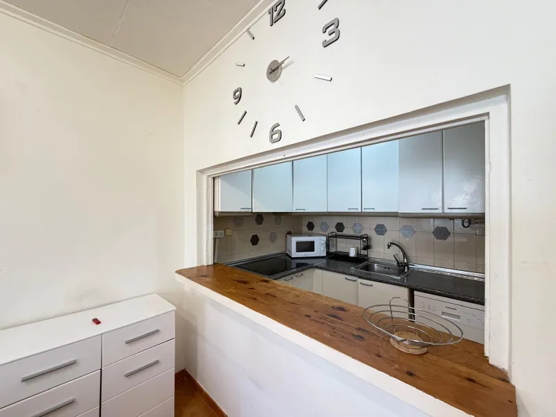 TOWNHOUSE IN NEW TORREVIEJA WITH PLOT AND GLASS-ENCLOSED SOLARIUM AND STORAGE ROOM. 1 BEDROOM. 1 BATHROOM. SURFACE OF 43 M2.