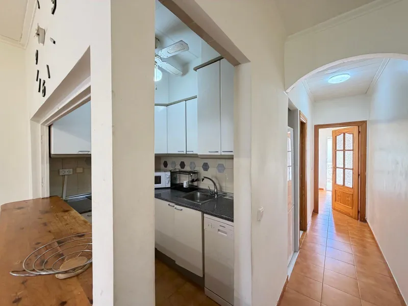 TOWNHOUSE IN NEW TORREVIEJA WITH PLOT AND GLASS-ENCLOSED SOLARIUM AND STORAGE ROOM. 1 BEDROOM. 1 BATHROOM. SURFACE OF 43 M2.
