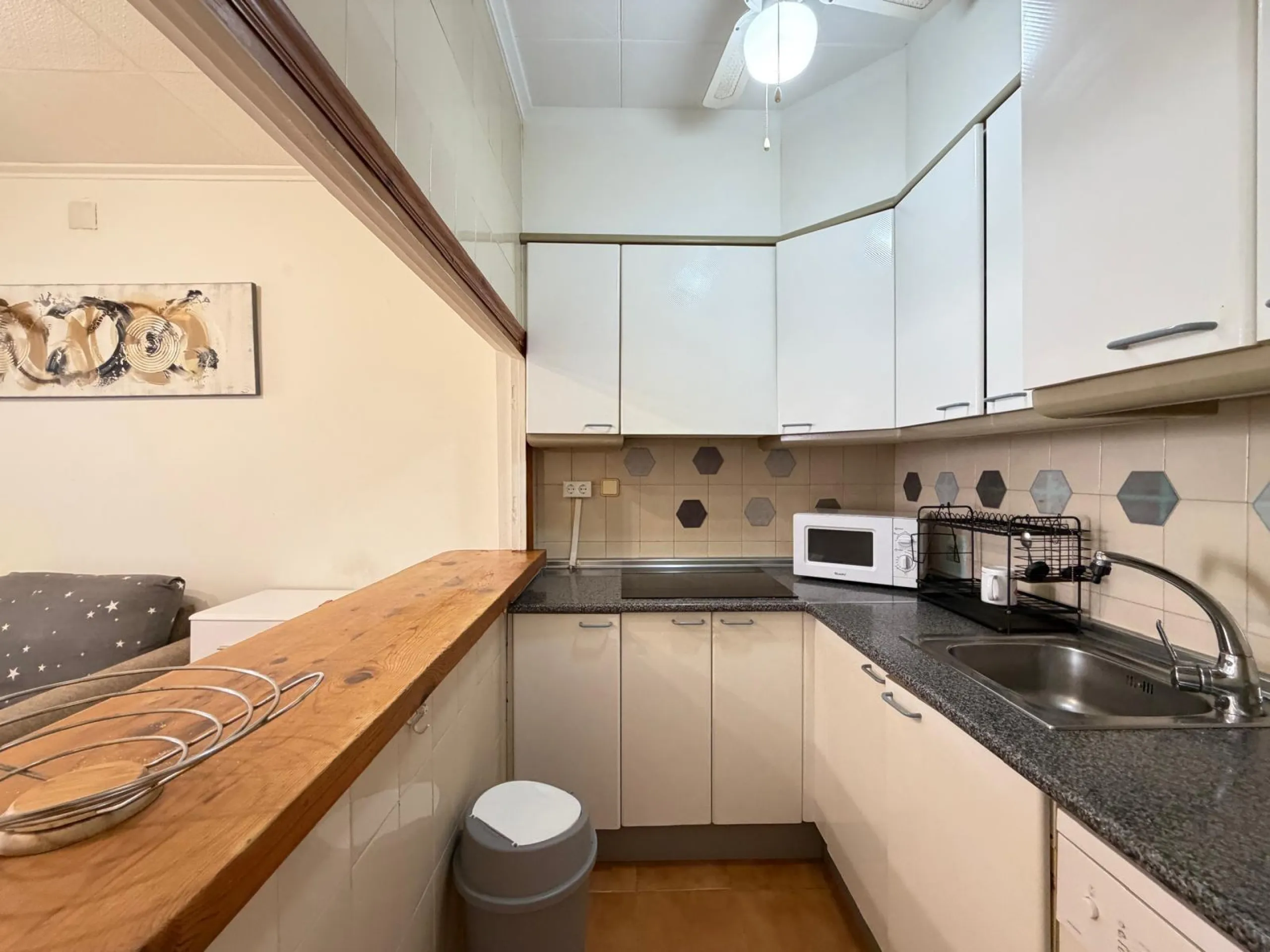 TOWNHOUSE IN NEW TORREVIEJA WITH PLOT AND GLASS-ENCLOSED SOLARIUM AND STORAGE ROOM. 1 BEDROOM. 1 BATHROOM. SURFACE OF 43 M2.