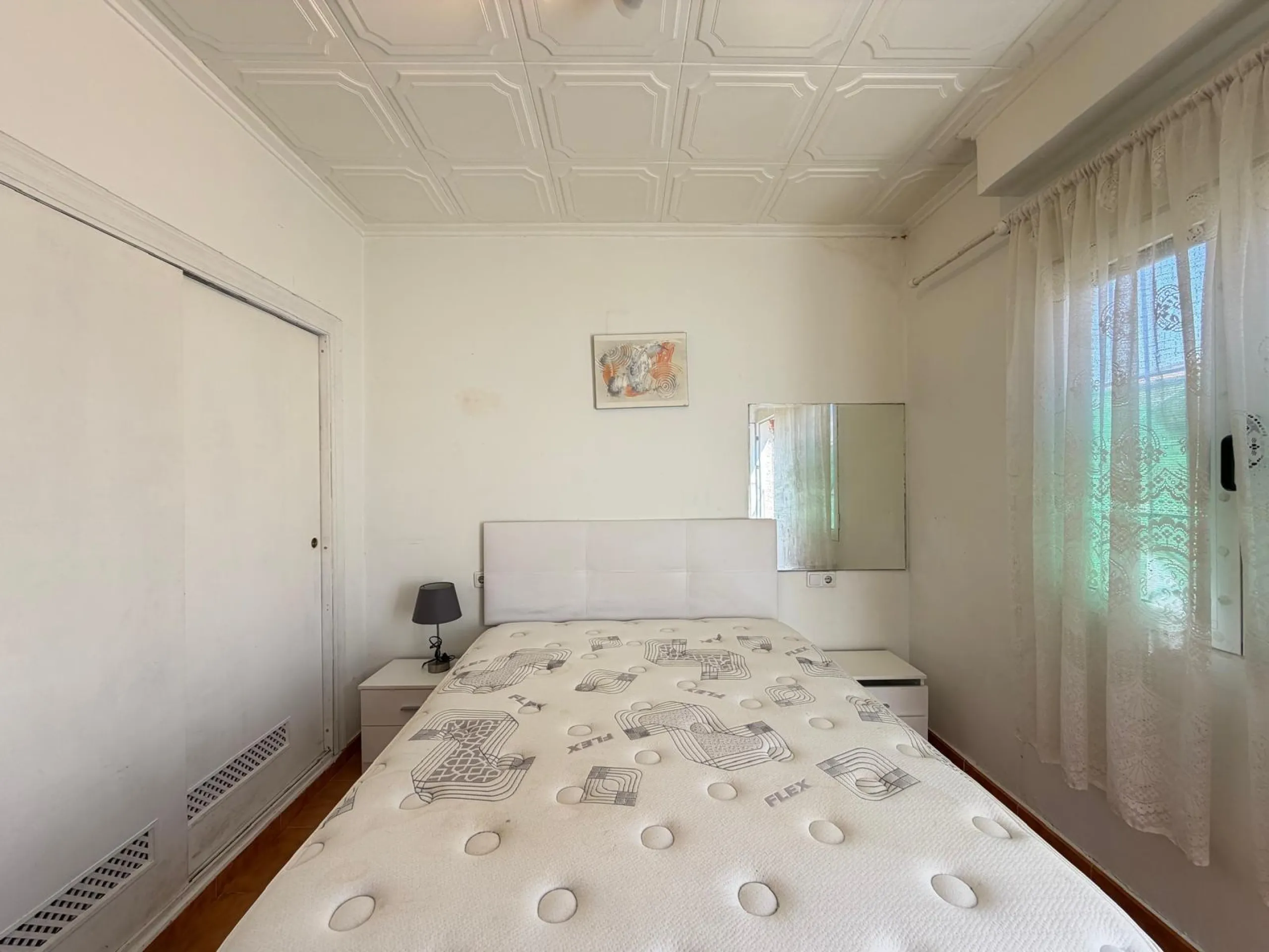 TOWNHOUSE IN NEW TORREVIEJA WITH PLOT AND GLASS-ENCLOSED SOLARIUM AND STORAGE ROOM. 1 BEDROOM. 1 BATHROOM. SURFACE OF 43 M2.