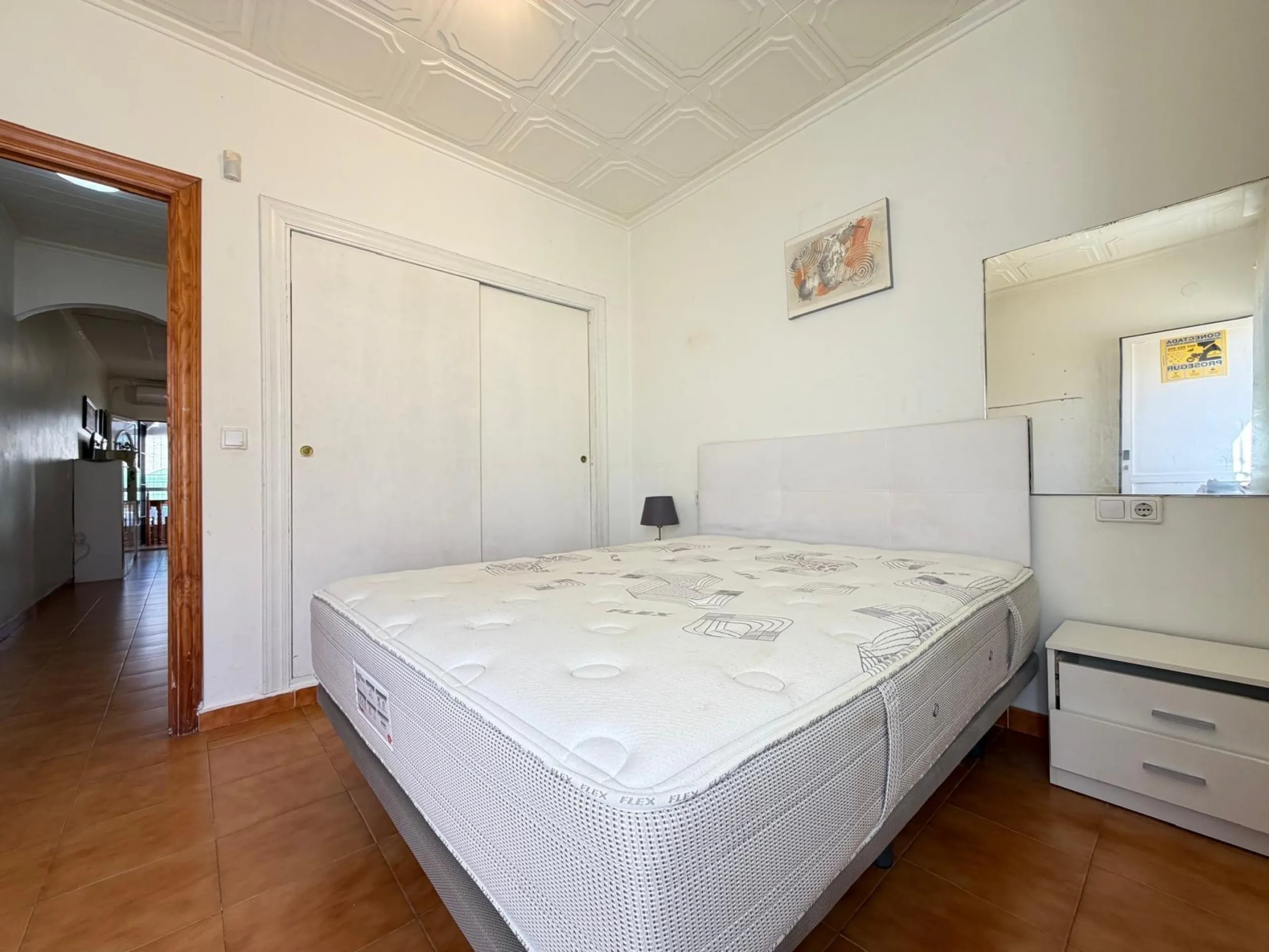TOWNHOUSE IN NEW TORREVIEJA WITH PLOT AND GLASS-ENCLOSED SOLARIUM AND STORAGE ROOM. 1 BEDROOM. 1 BATHROOM. SURFACE OF 43 M2.