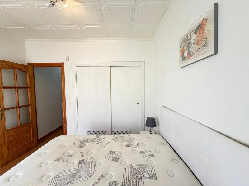 TOWNHOUSE IN NEW TORREVIEJA WITH PLOT AND GLASS-ENCLOSED SOLARIUM AND STORAGE ROOM. 1 BEDROOM. 1 BATHROOM. SURFACE OF 43 M2.