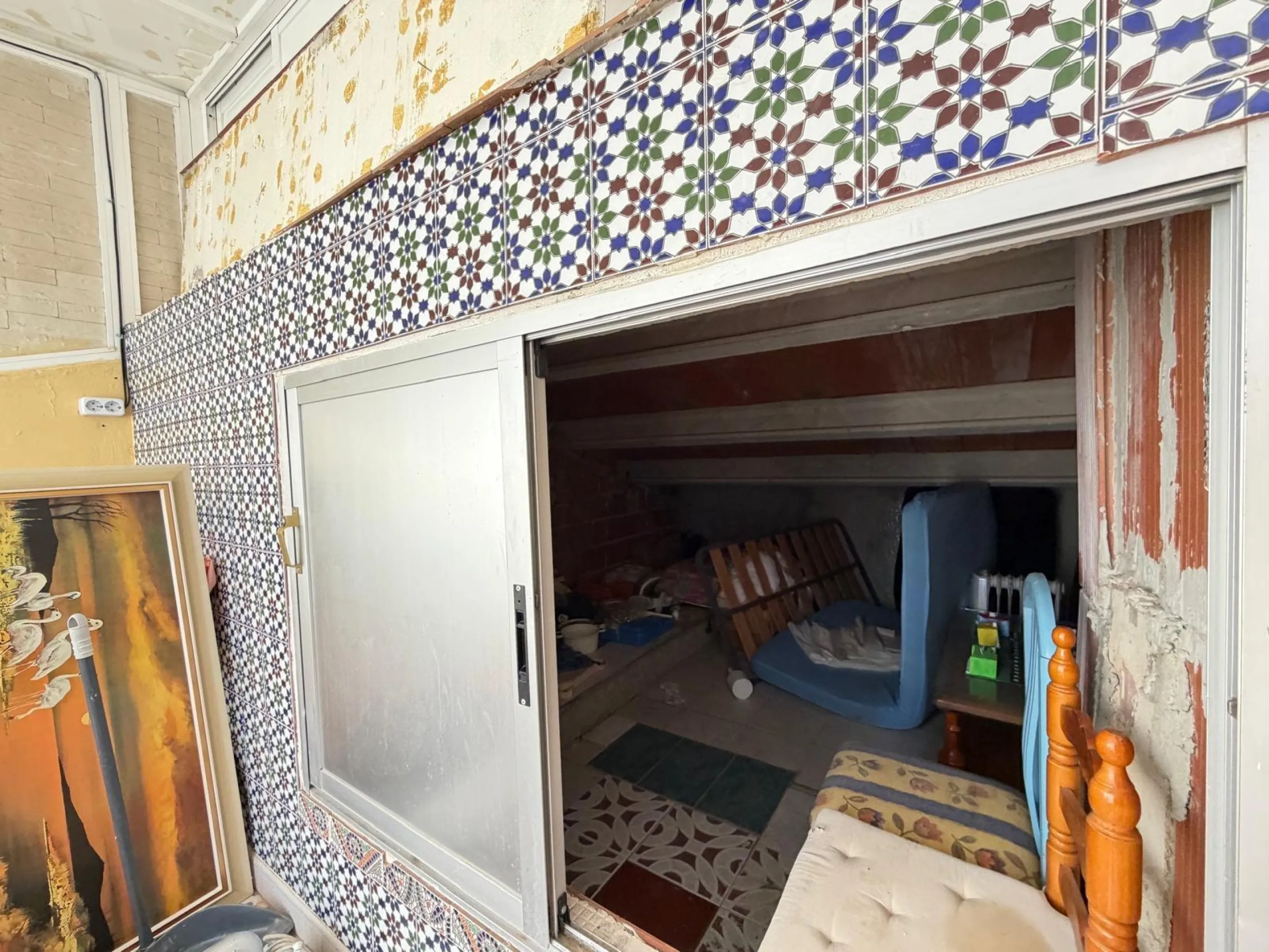 TOWNHOUSE IN NEW TORREVIEJA WITH PLOT AND GLASS-ENCLOSED SOLARIUM AND STORAGE ROOM. 1 BEDROOM. 1 BATHROOM. SURFACE OF 43 M2.