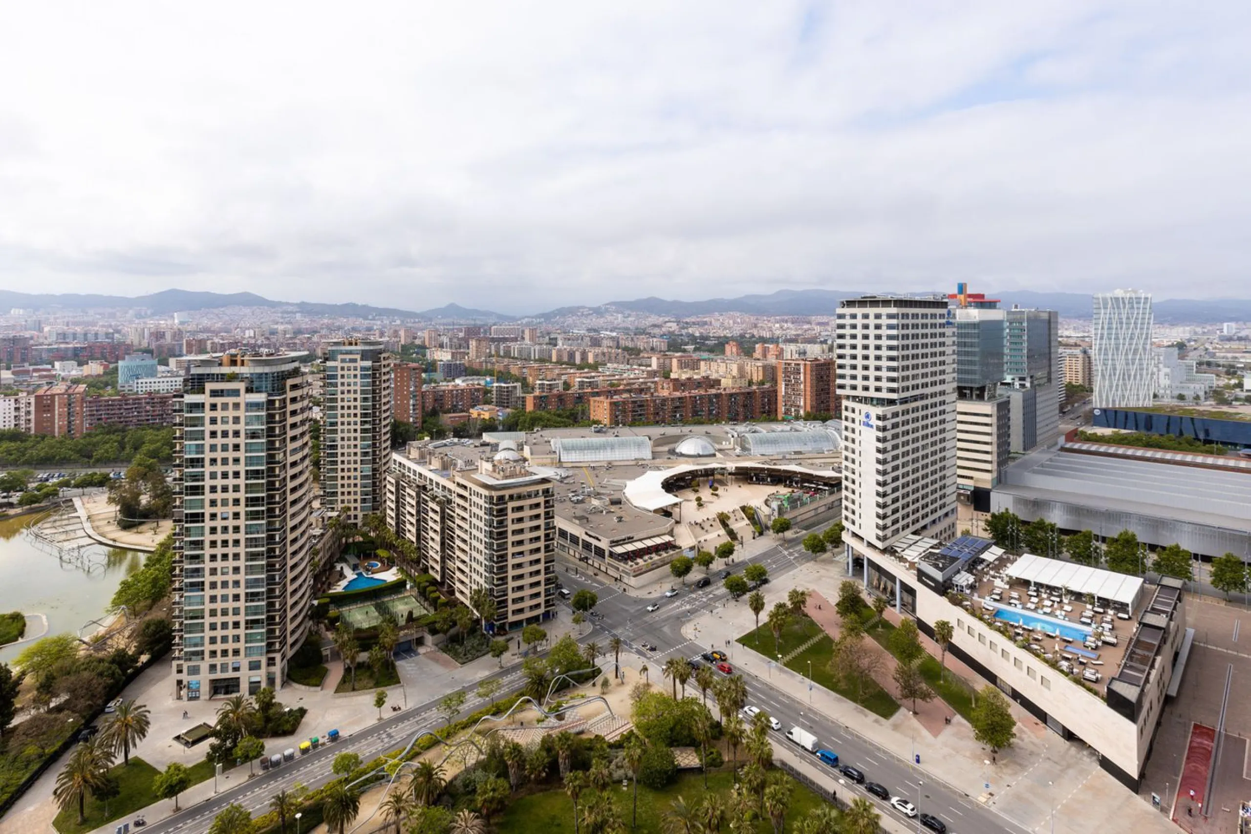 Ático en altura con terraza panorámica en Diagonal Mar, Barcelona