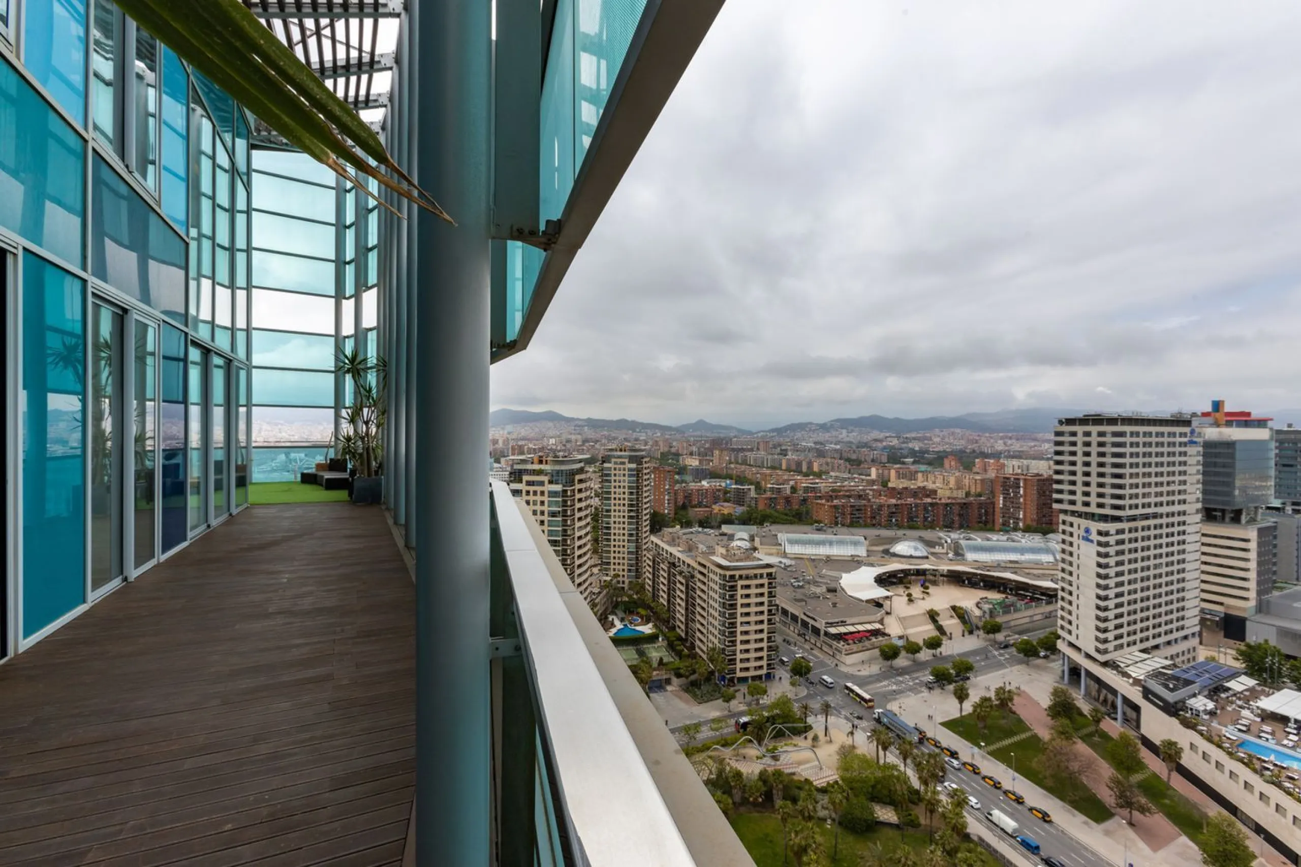 Ático en altura con terraza panorámica en Diagonal Mar, Barcelona