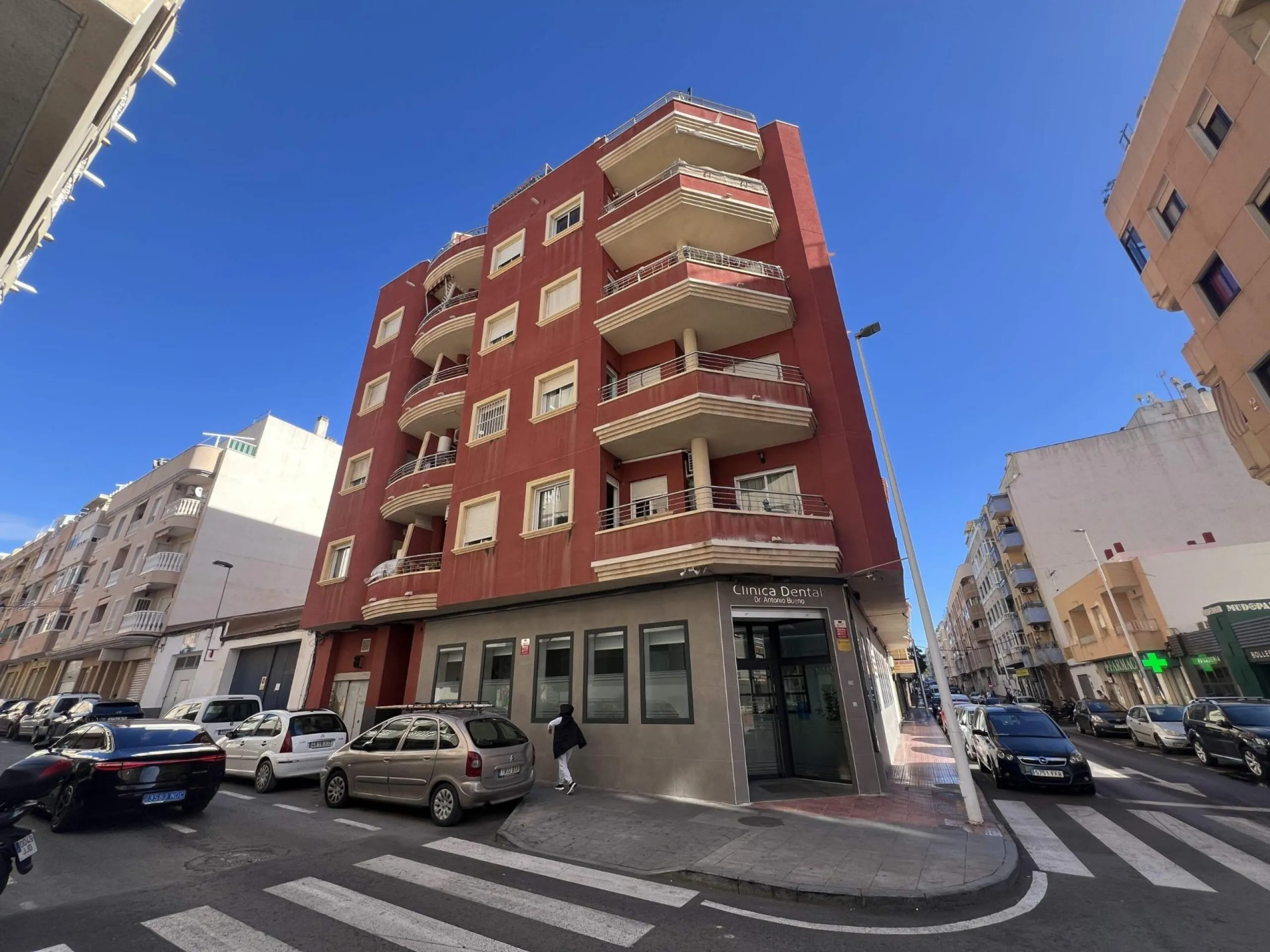 ATICO DE 2 HABITACIONES CON AMPLIA TERRAZA RODEADO DE TODOS LOS SERVICIOS