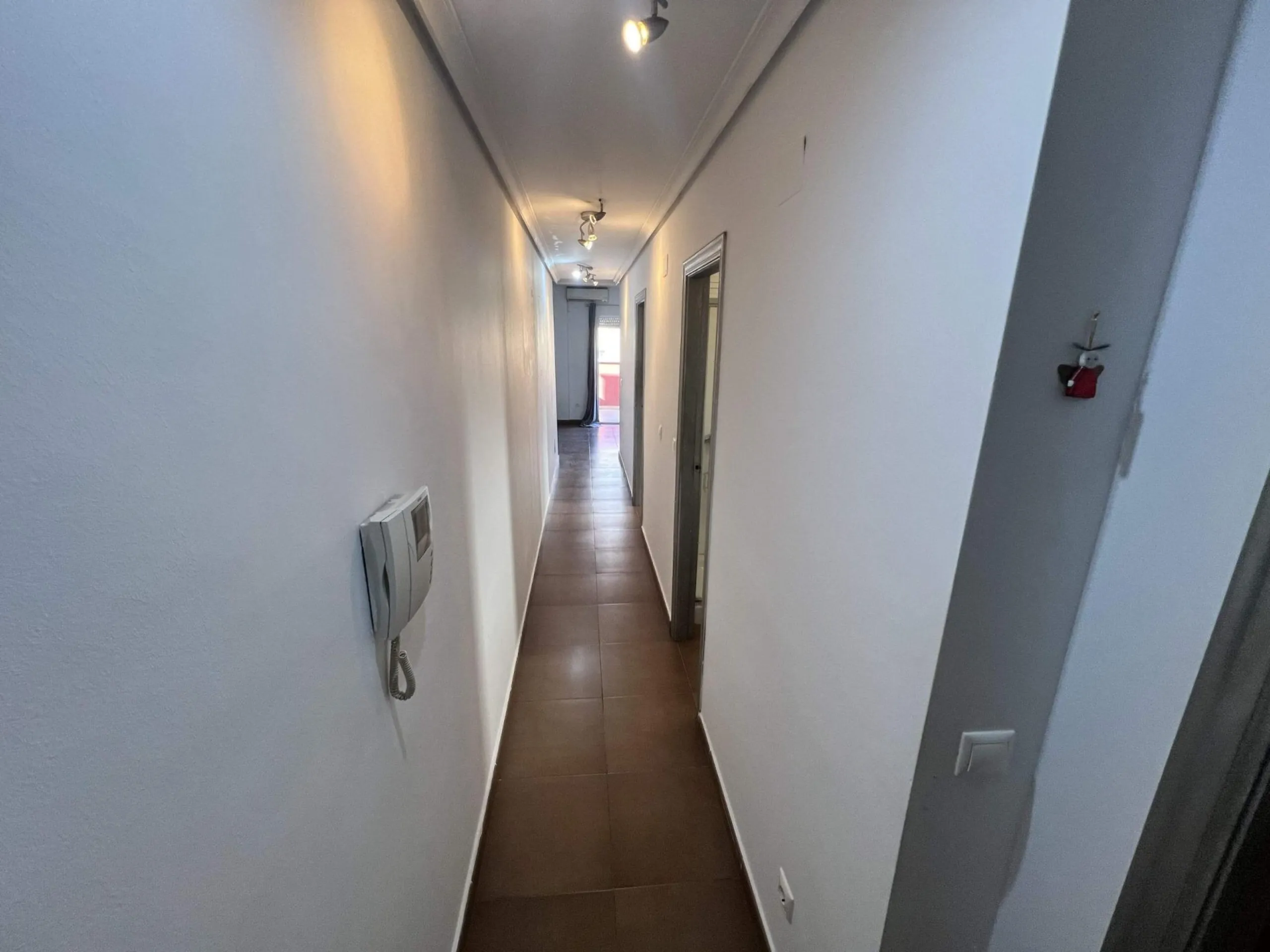 ATICO DE 2 HABITACIONES CON AMPLIA TERRAZA RODEADO DE TODOS LOS SERVICIOS