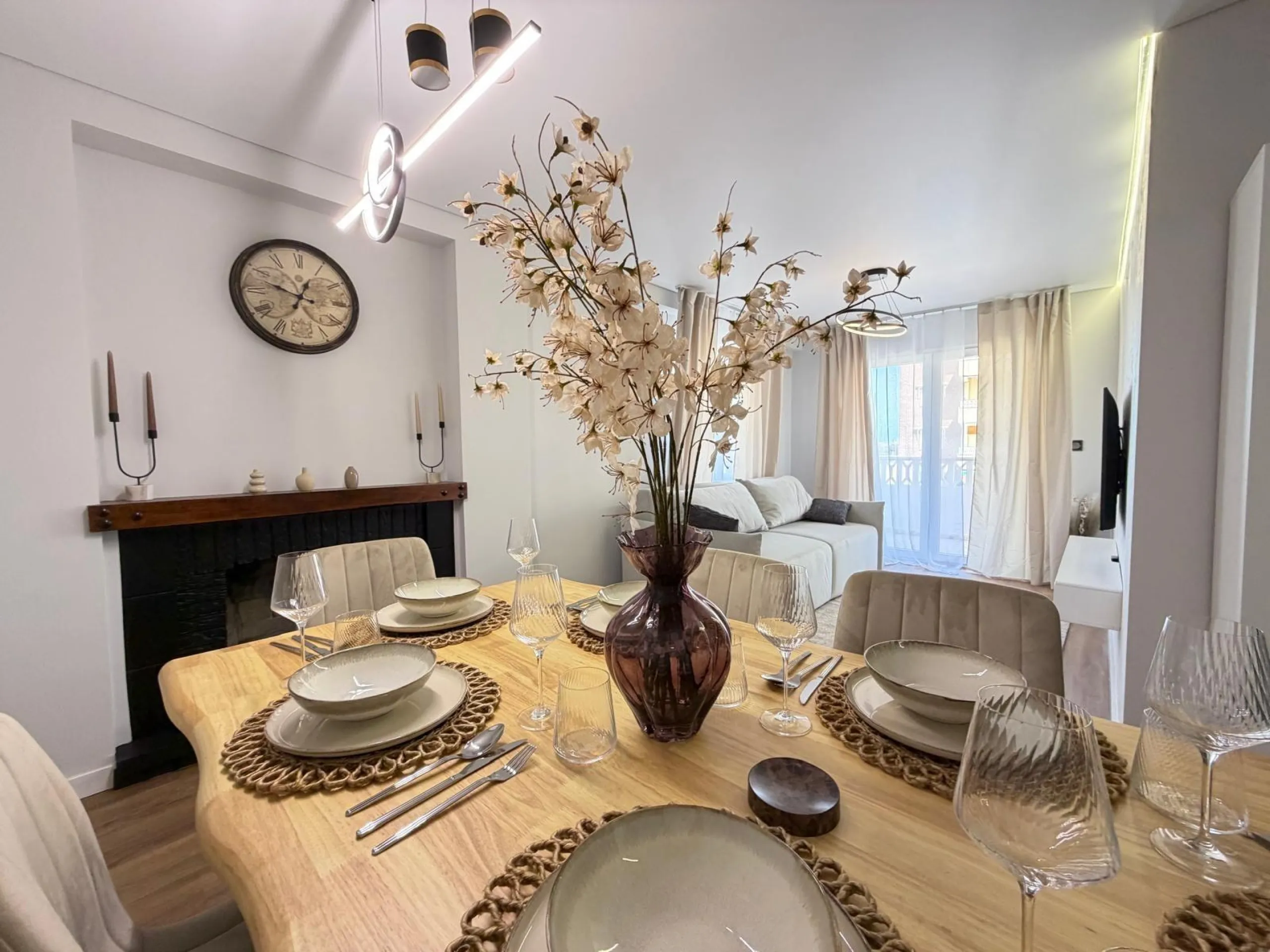 TOTALLY RENOVATED APARTMENT IN PUNTA PRIMA WITH SEA VIEWS. 3 BEDROOMS. 2 BATHROOMS. WITH A SURFACE AREA OF 91 M2.