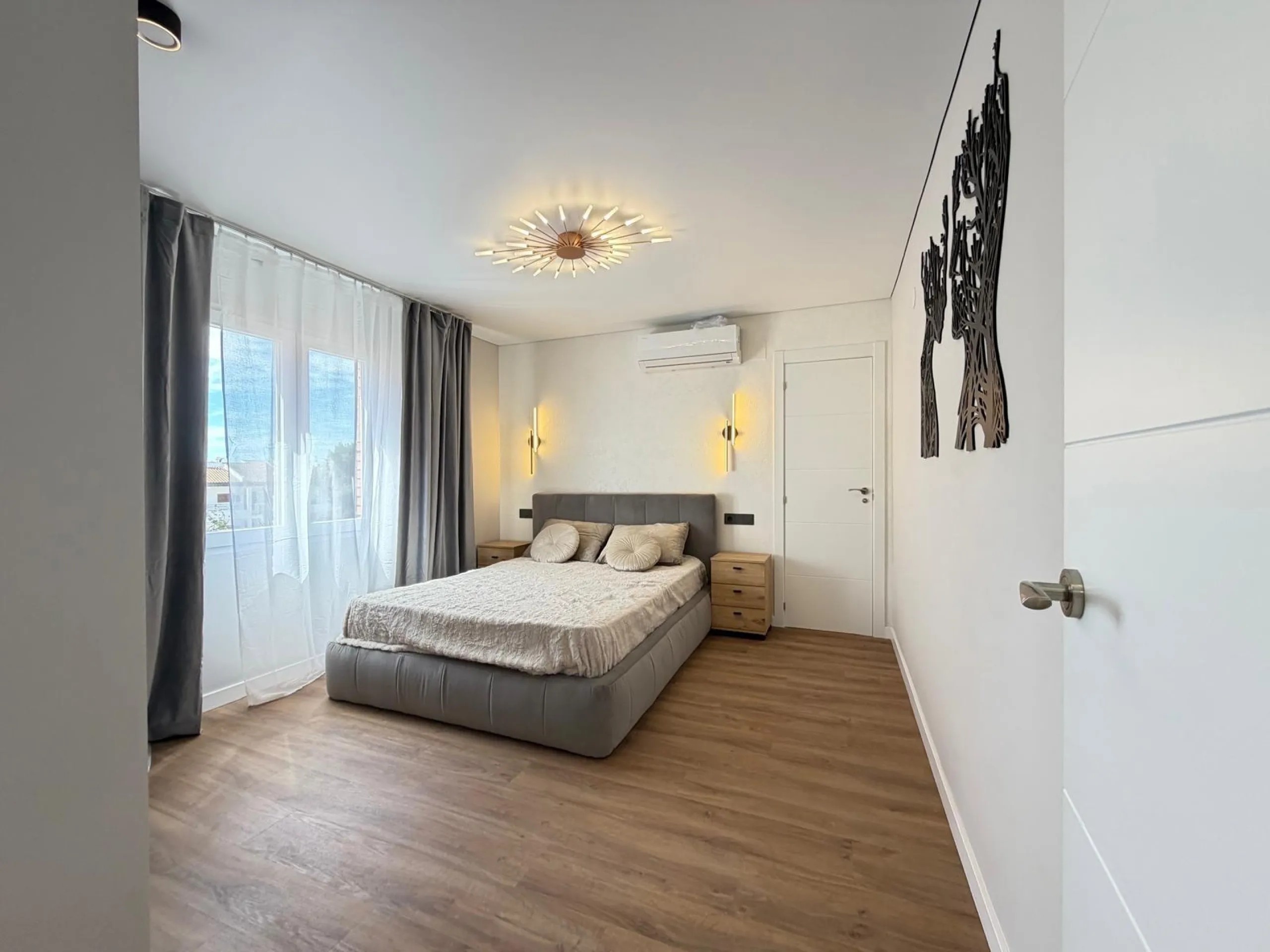 TOTALLY RENOVATED APARTMENT IN PUNTA PRIMA WITH SEA VIEWS. 3 BEDROOMS. 2 BATHROOMS. WITH A SURFACE AREA OF 91 M2.