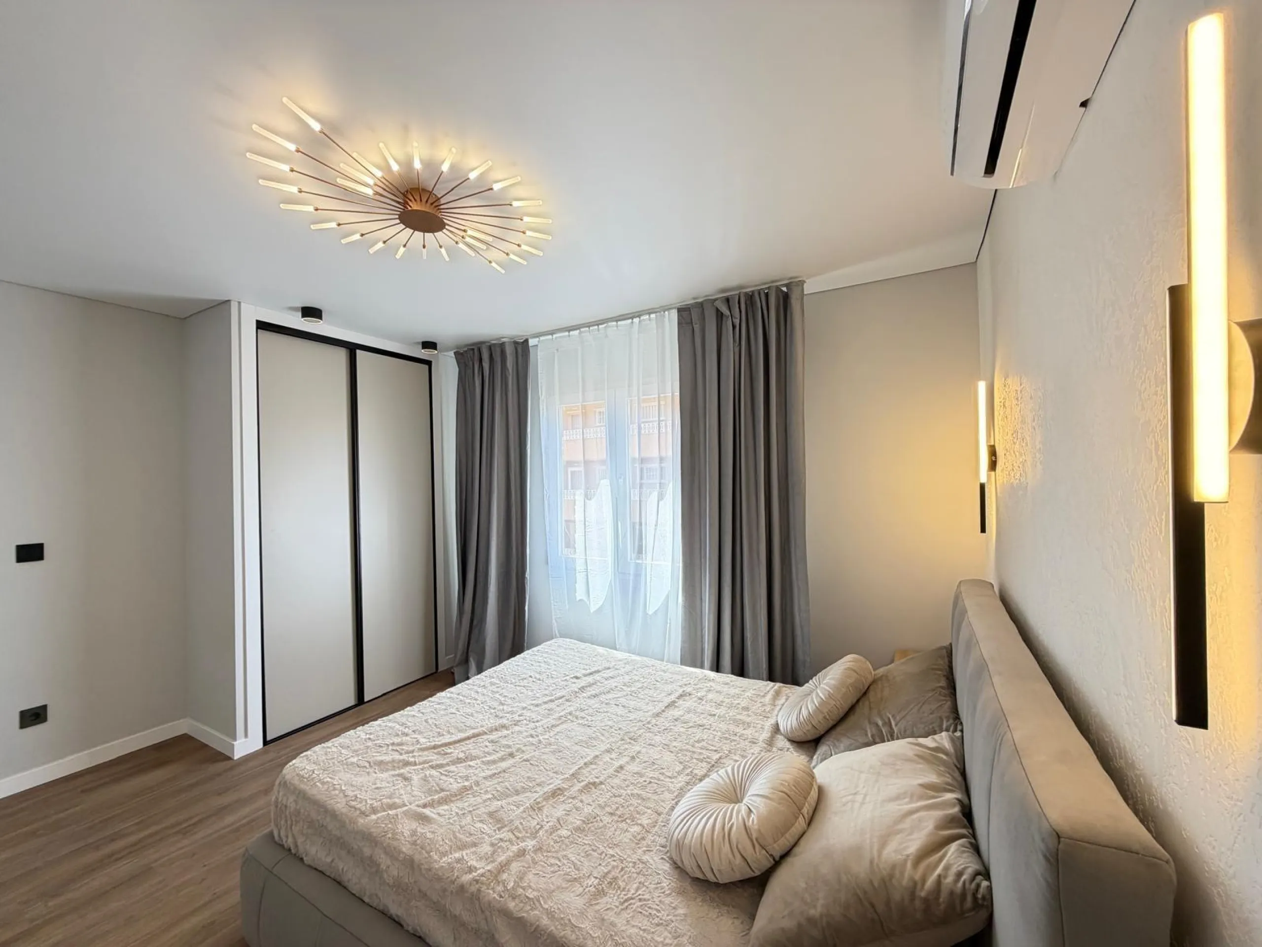 TOTALLY RENOVATED APARTMENT IN PUNTA PRIMA WITH SEA VIEWS. 3 BEDROOMS. 2 BATHROOMS. WITH A SURFACE AREA OF 91 M2.