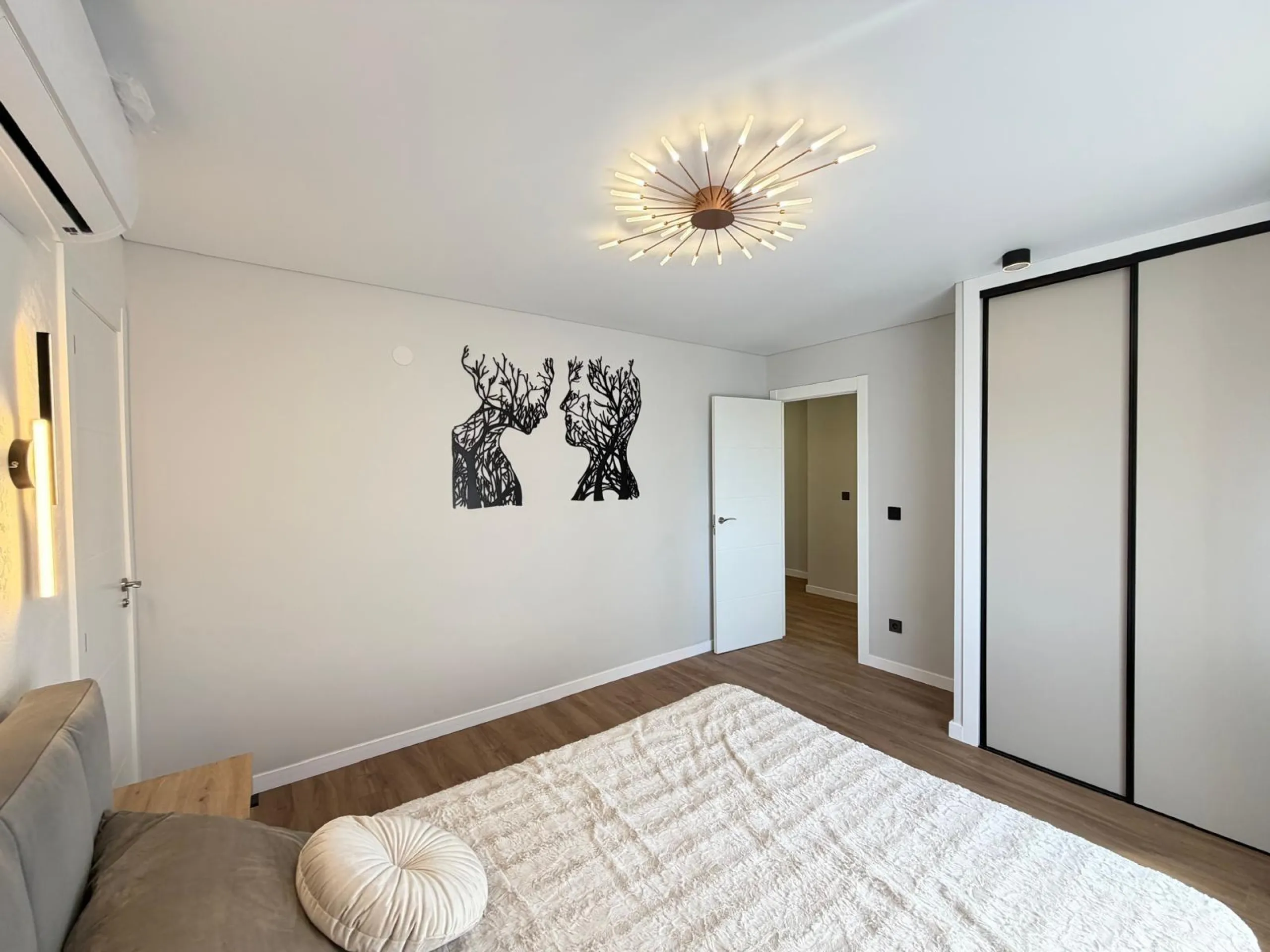 TOTALLY RENOVATED APARTMENT IN PUNTA PRIMA WITH SEA VIEWS. 3 BEDROOMS. 2 BATHROOMS. WITH A SURFACE AREA OF 91 M2.