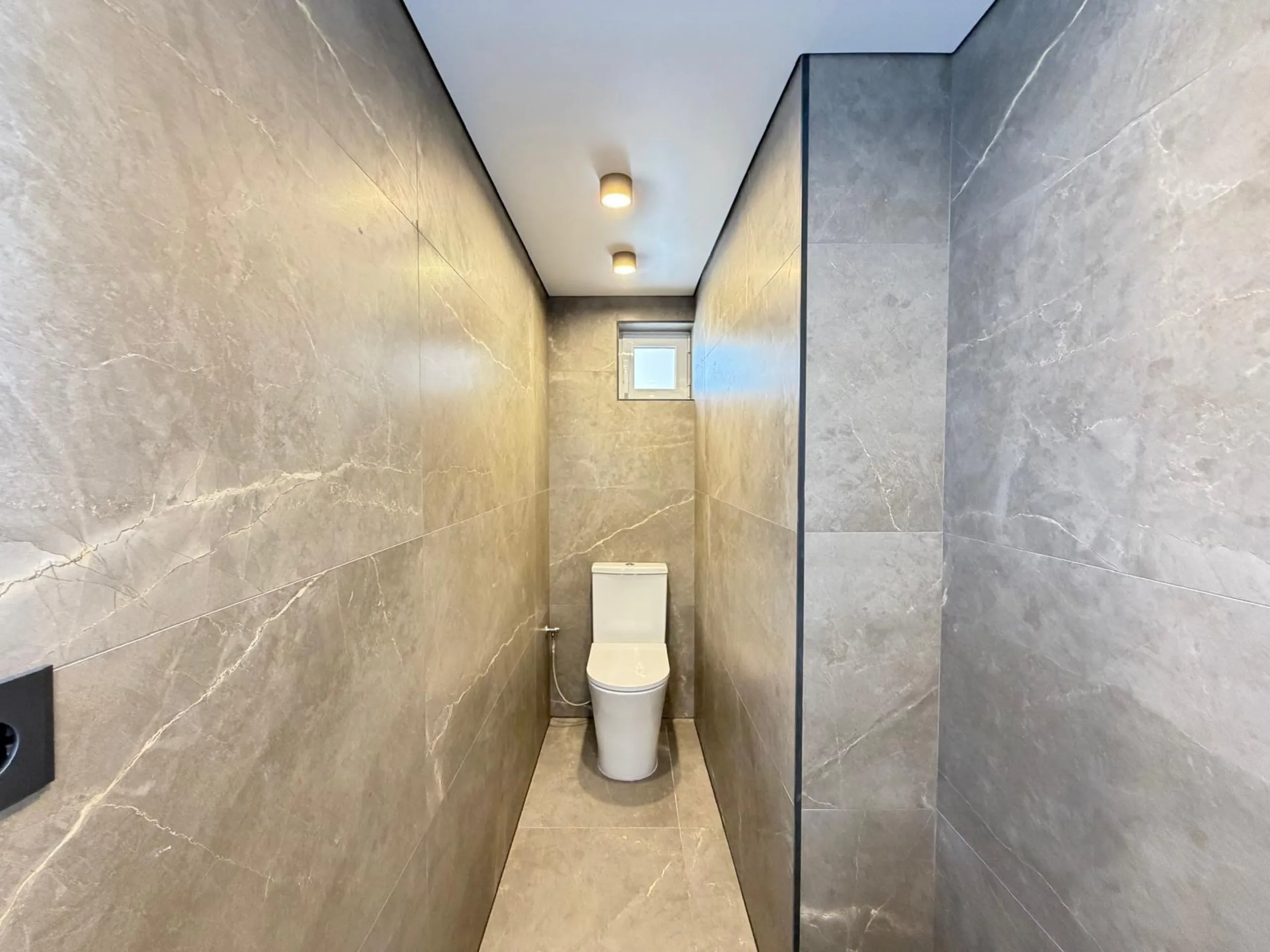 TOTALLY RENOVATED APARTMENT IN PUNTA PRIMA WITH SEA VIEWS. 3 BEDROOMS. 2 BATHROOMS. WITH A SURFACE AREA OF 91 M2.