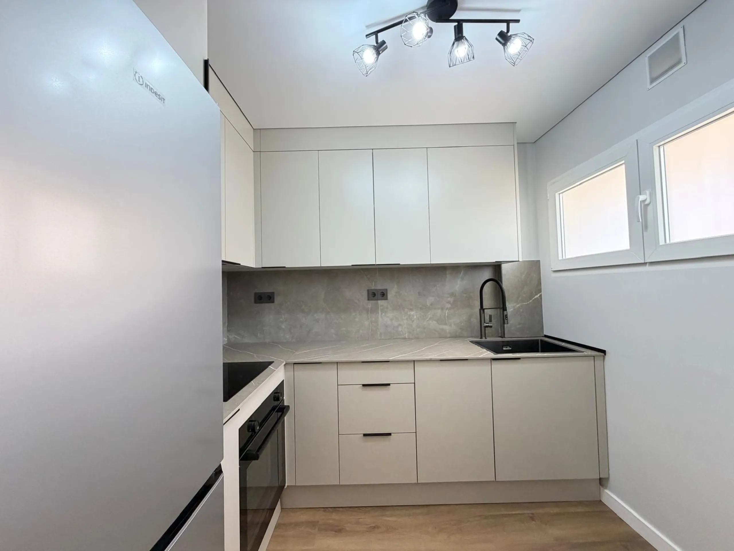 TOTALLY RENOVATED APARTMENT IN PUNTA PRIMA WITH SEA VIEWS. 3 BEDROOMS. 2 BATHROOMS. WITH A SURFACE AREA OF 91 M2.