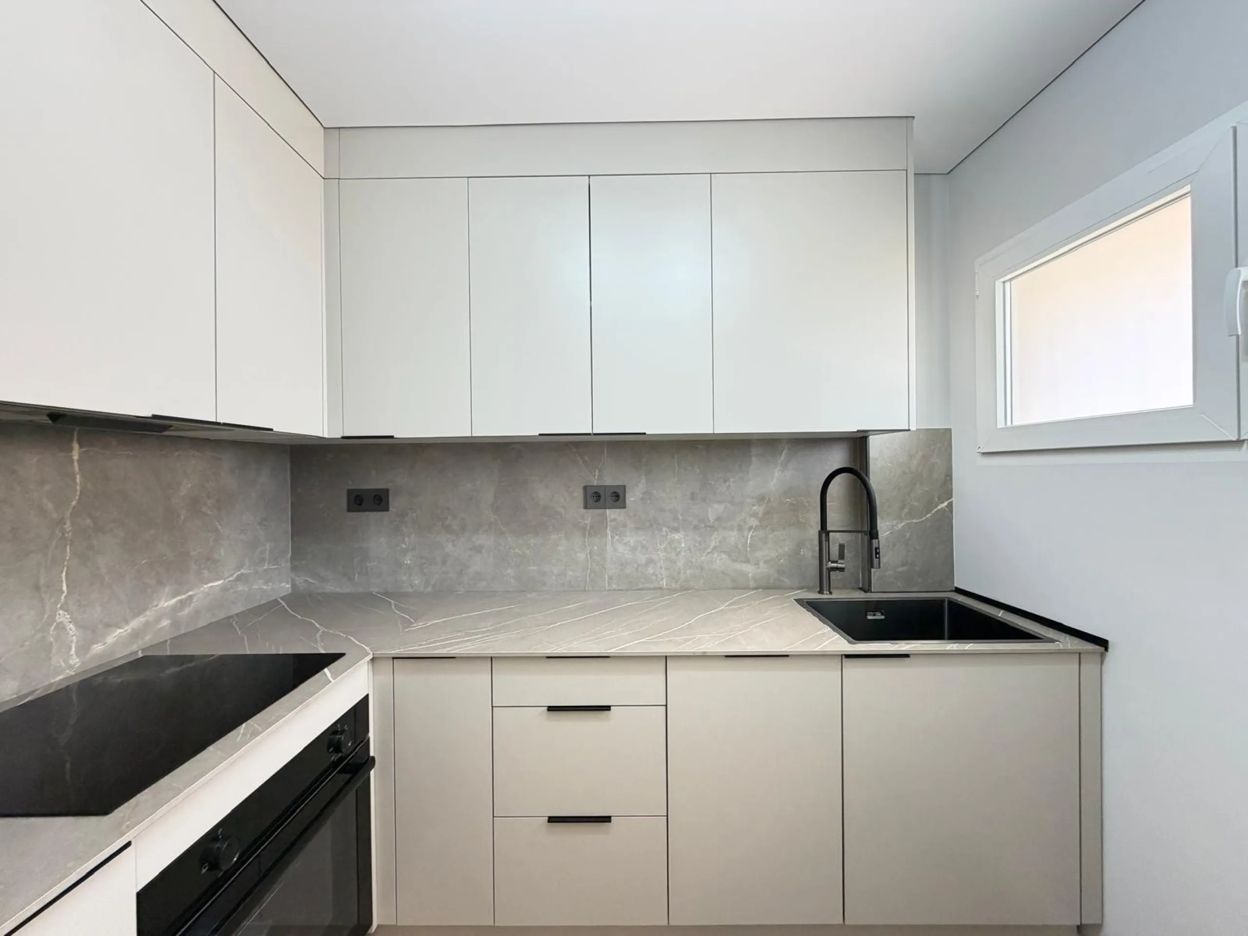 TOTALLY RENOVATED APARTMENT IN PUNTA PRIMA WITH SEA VIEWS. 3 BEDROOMS. 2 BATHROOMS. WITH A SURFACE AREA OF 91 M2.