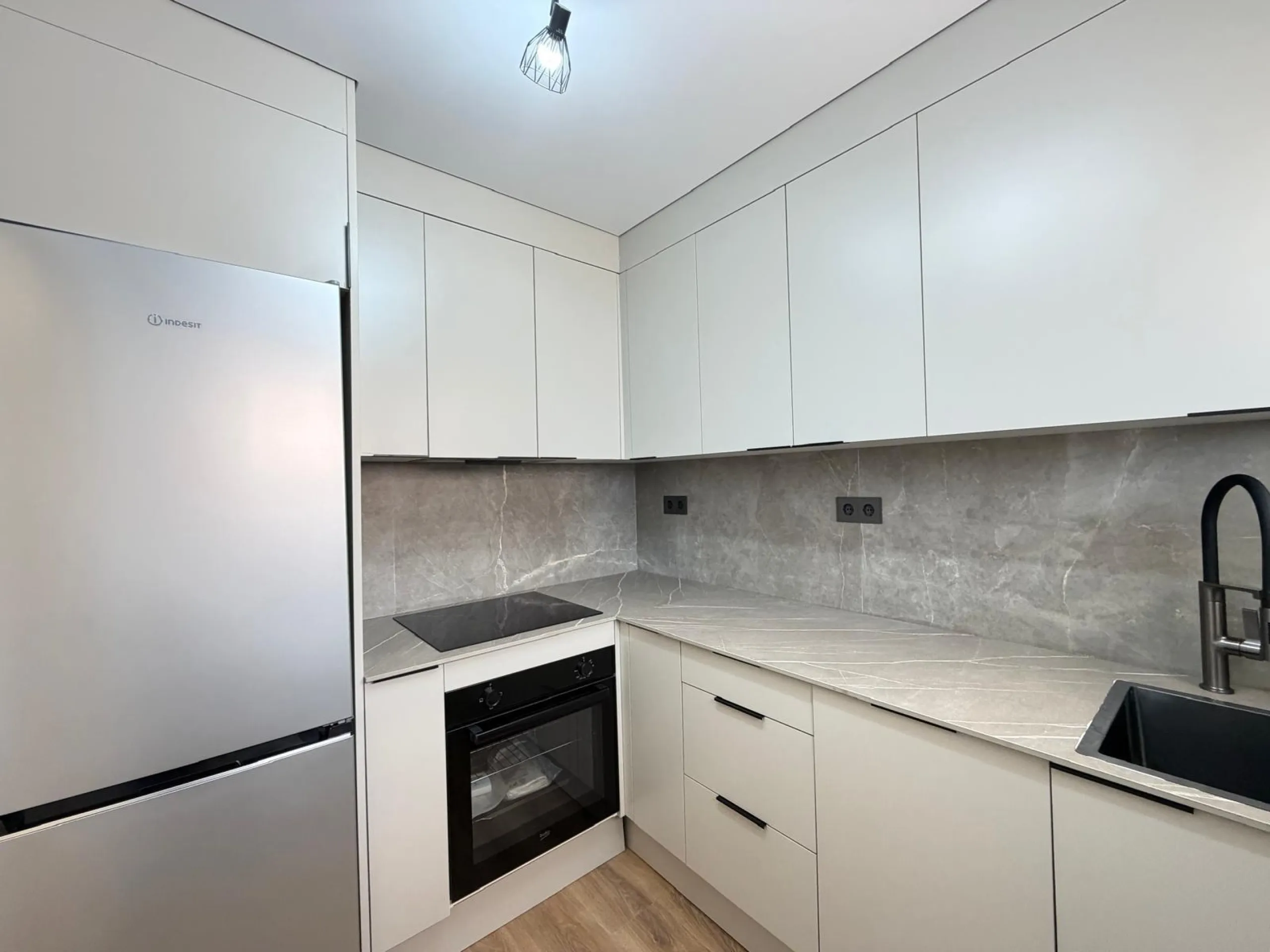 TOTALLY RENOVATED APARTMENT IN PUNTA PRIMA WITH SEA VIEWS. 3 BEDROOMS. 2 BATHROOMS. WITH A SURFACE AREA OF 91 M2.