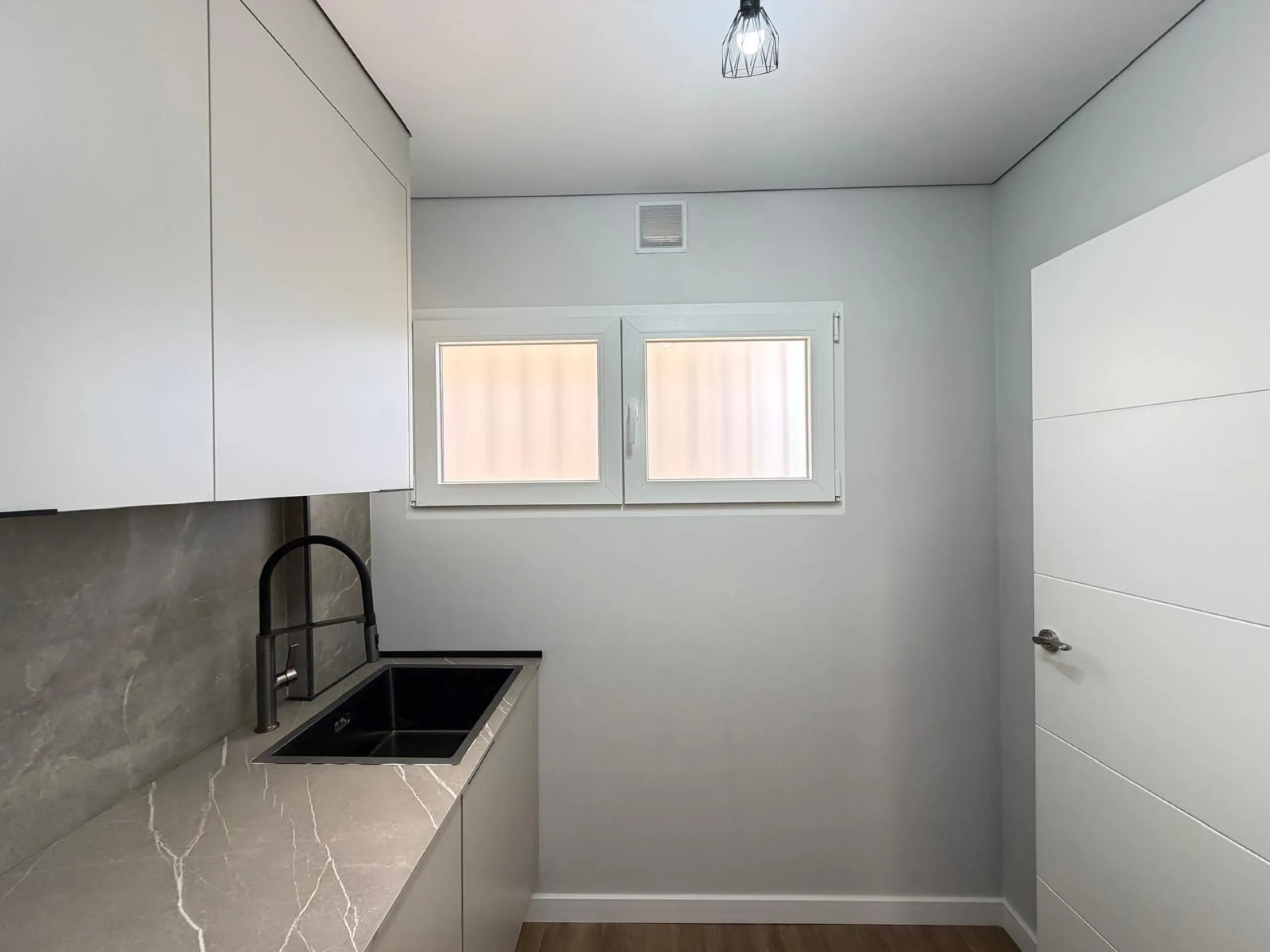 TOTALLY RENOVATED APARTMENT IN PUNTA PRIMA WITH SEA VIEWS. 3 BEDROOMS. 2 BATHROOMS. WITH A SURFACE AREA OF 91 M2.