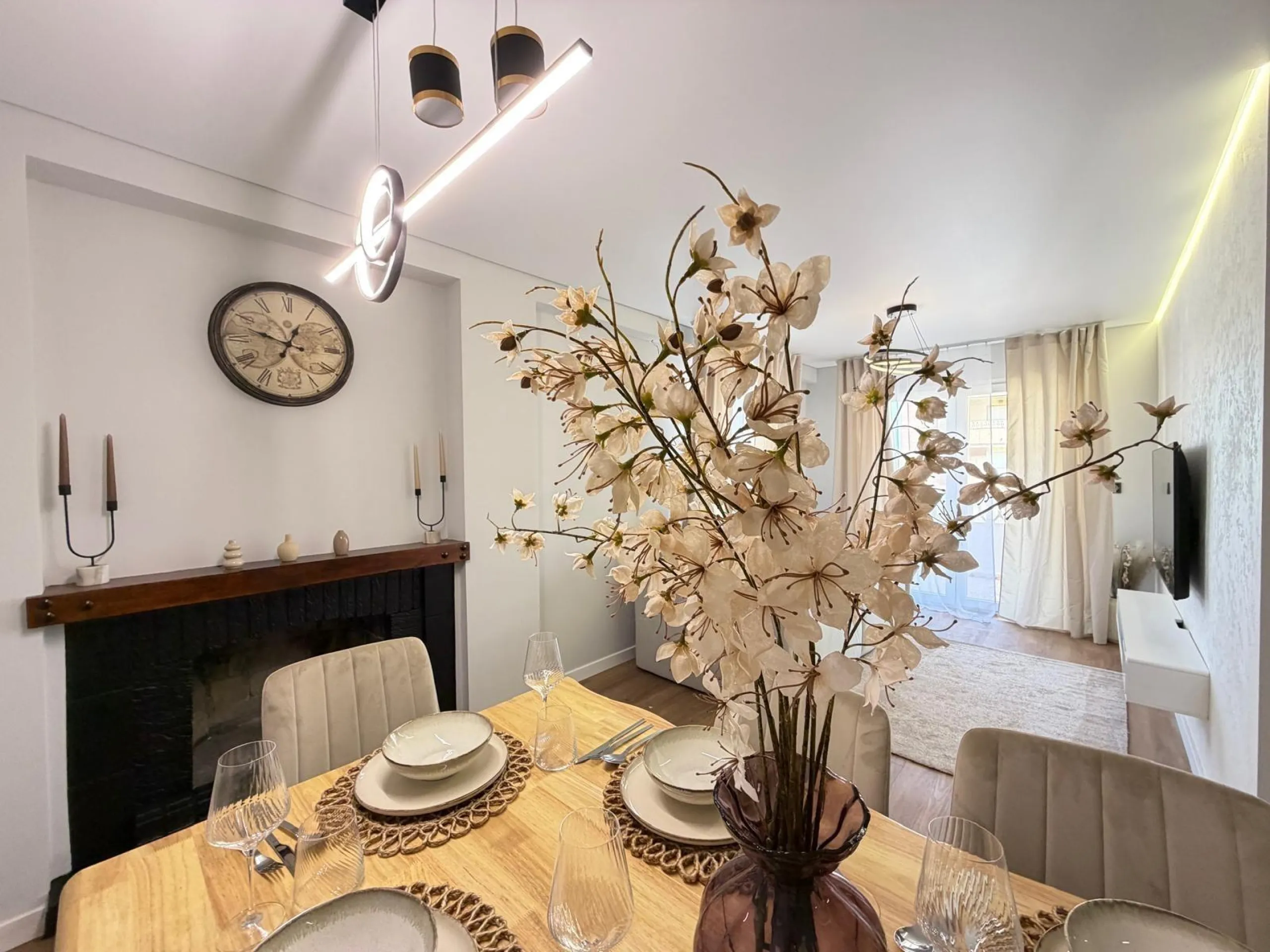 TOTALLY RENOVATED APARTMENT IN PUNTA PRIMA WITH SEA VIEWS. 3 BEDROOMS. 2 BATHROOMS. WITH A SURFACE AREA OF 91 M2.