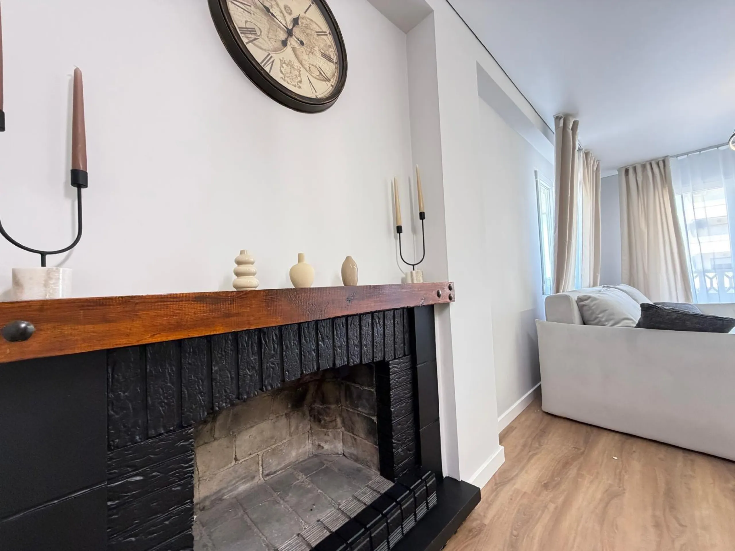 TOTALLY RENOVATED APARTMENT IN PUNTA PRIMA WITH SEA VIEWS. 3 BEDROOMS. 2 BATHROOMS. WITH A SURFACE AREA OF 91 M2.
