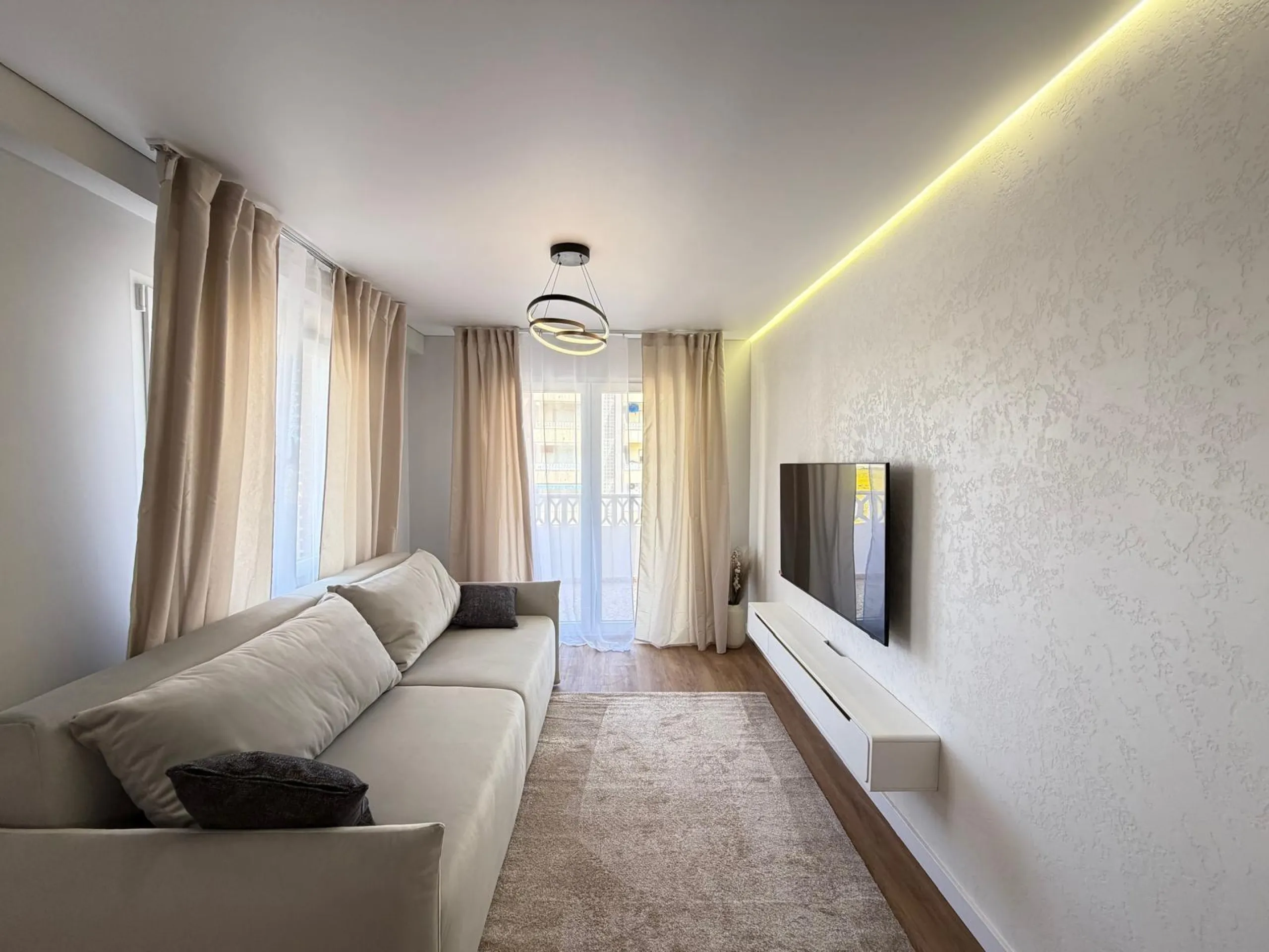 TOTALLY RENOVATED APARTMENT IN PUNTA PRIMA WITH SEA VIEWS. 3 BEDROOMS. 2 BATHROOMS. WITH A SURFACE AREA OF 91 M2.