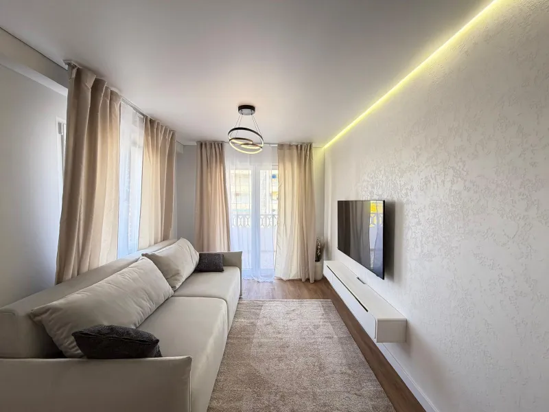 TOTALLY RENOVATED APARTMENT IN PUNTA PRIMA WITH SEA VIEWS. 3 BEDROOMS. 2 BATHROOMS. WITH A SURFACE AREA OF 91 M2.