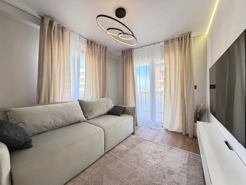 TOTALLY RENOVATED APARTMENT IN PUNTA PRIMA WITH SEA VIEWS. 3 BEDROOMS. 2 BATHROOMS. WITH A SURFACE AREA OF 91 M2.