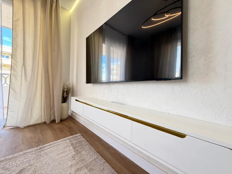 TOTALLY RENOVATED APARTMENT IN PUNTA PRIMA WITH SEA VIEWS. 3 BEDROOMS. 2 BATHROOMS. WITH A SURFACE AREA OF 91 M2.