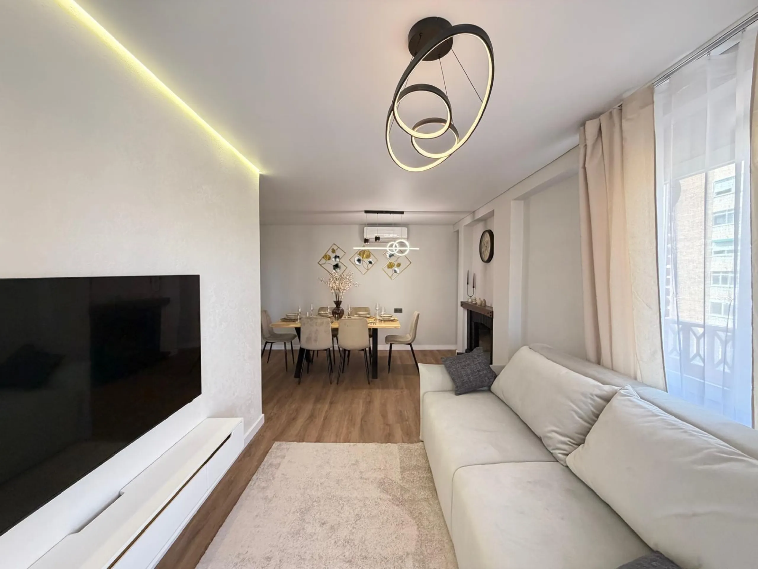 TOTALLY RENOVATED APARTMENT IN PUNTA PRIMA WITH SEA VIEWS. 3 BEDROOMS. 2 BATHROOMS. WITH A SURFACE AREA OF 91 M2.