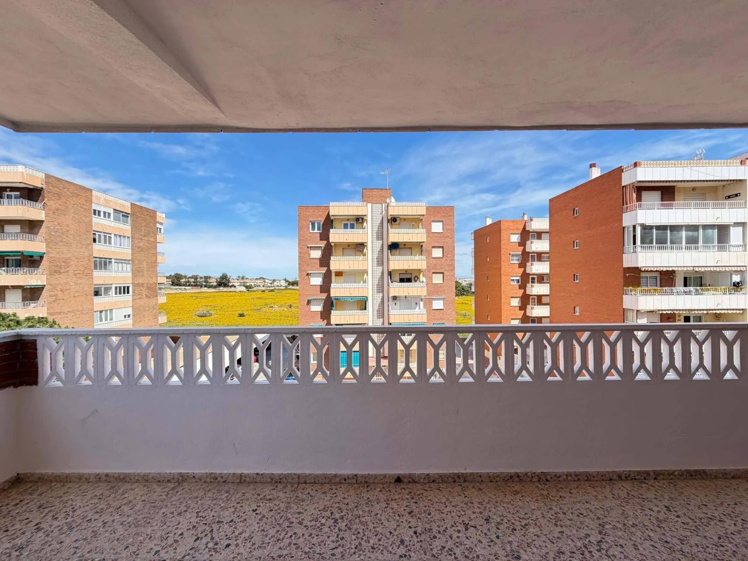 TOTALLY RENOVATED APARTMENT IN PUNTA PRIMA WITH SEA VIEWS. 3 BEDROOMS. 2 BATHROOMS. WITH A SURFACE AREA OF 91 M2.