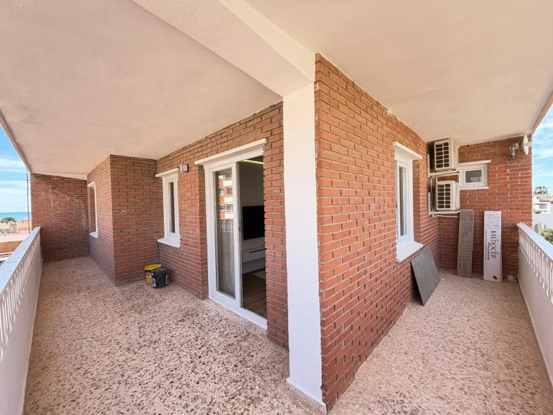 TOTALLY RENOVATED APARTMENT IN PUNTA PRIMA WITH SEA VIEWS. 3 BEDROOMS. 2 BATHROOMS. WITH A SURFACE AREA OF 91 M2.