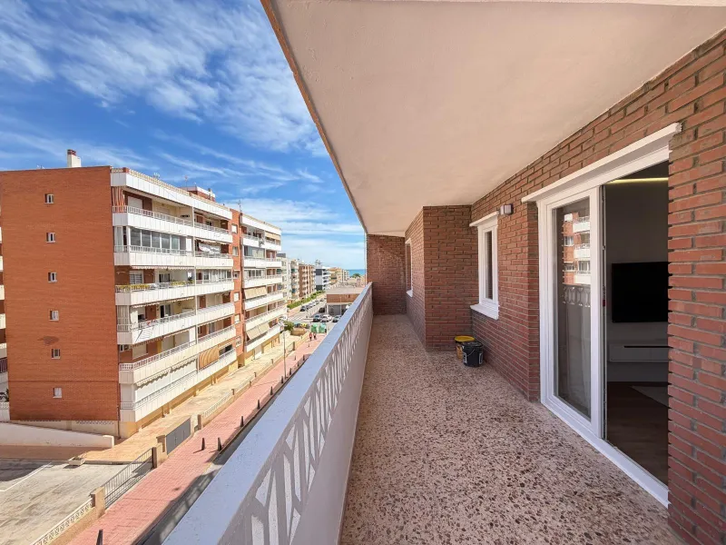 TOTALLY RENOVATED APARTMENT IN PUNTA PRIMA WITH SEA VIEWS. 3 BEDROOMS. 2 BATHROOMS. WITH A SURFACE AREA OF 91 M2.
