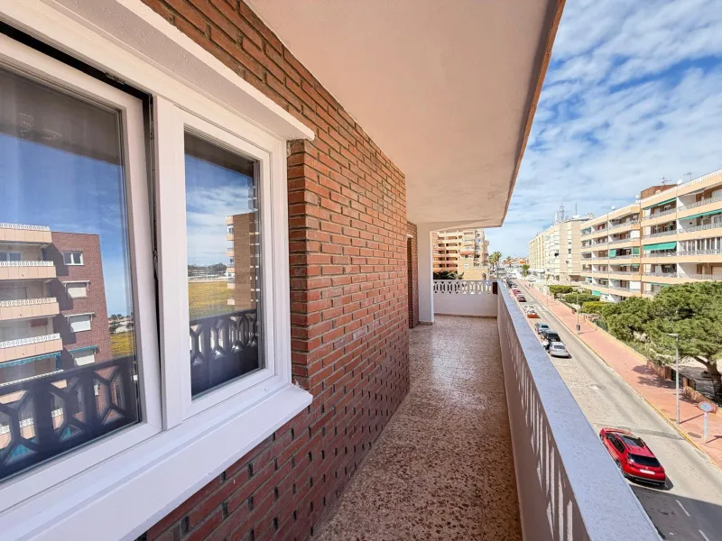 TOTALLY RENOVATED APARTMENT IN PUNTA PRIMA WITH SEA VIEWS. 3 BEDROOMS. 2 BATHROOMS. WITH A SURFACE AREA OF 91 M2.