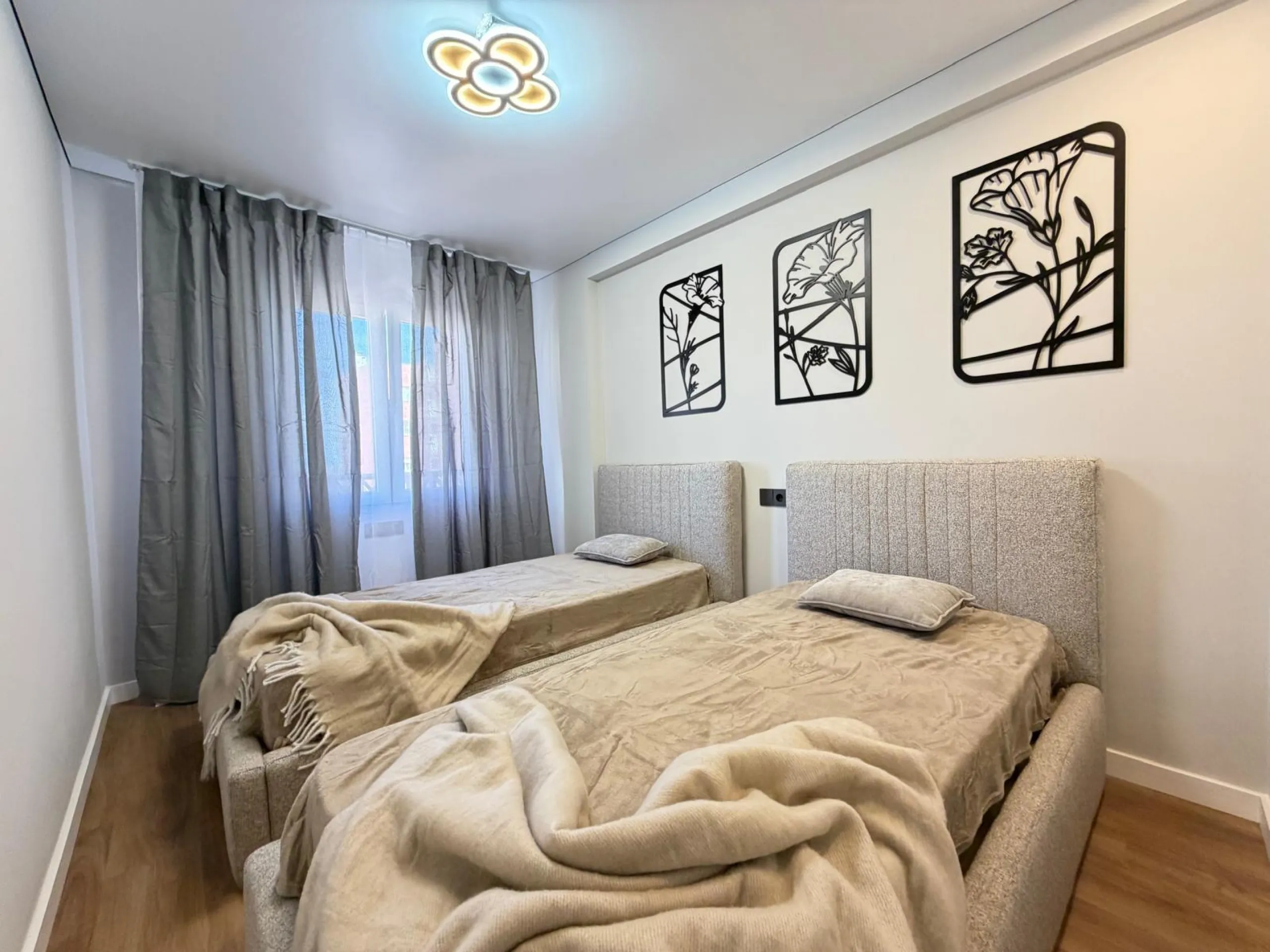 TOTALLY RENOVATED APARTMENT IN PUNTA PRIMA WITH SEA VIEWS. 3 BEDROOMS. 2 BATHROOMS. WITH A SURFACE AREA OF 91 M2.