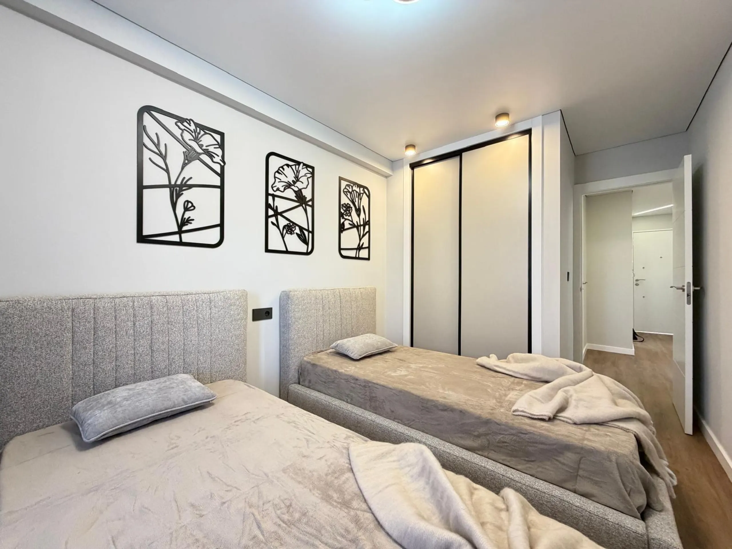TOTALLY RENOVATED APARTMENT IN PUNTA PRIMA WITH SEA VIEWS. 3 BEDROOMS. 2 BATHROOMS. WITH A SURFACE AREA OF 91 M2.