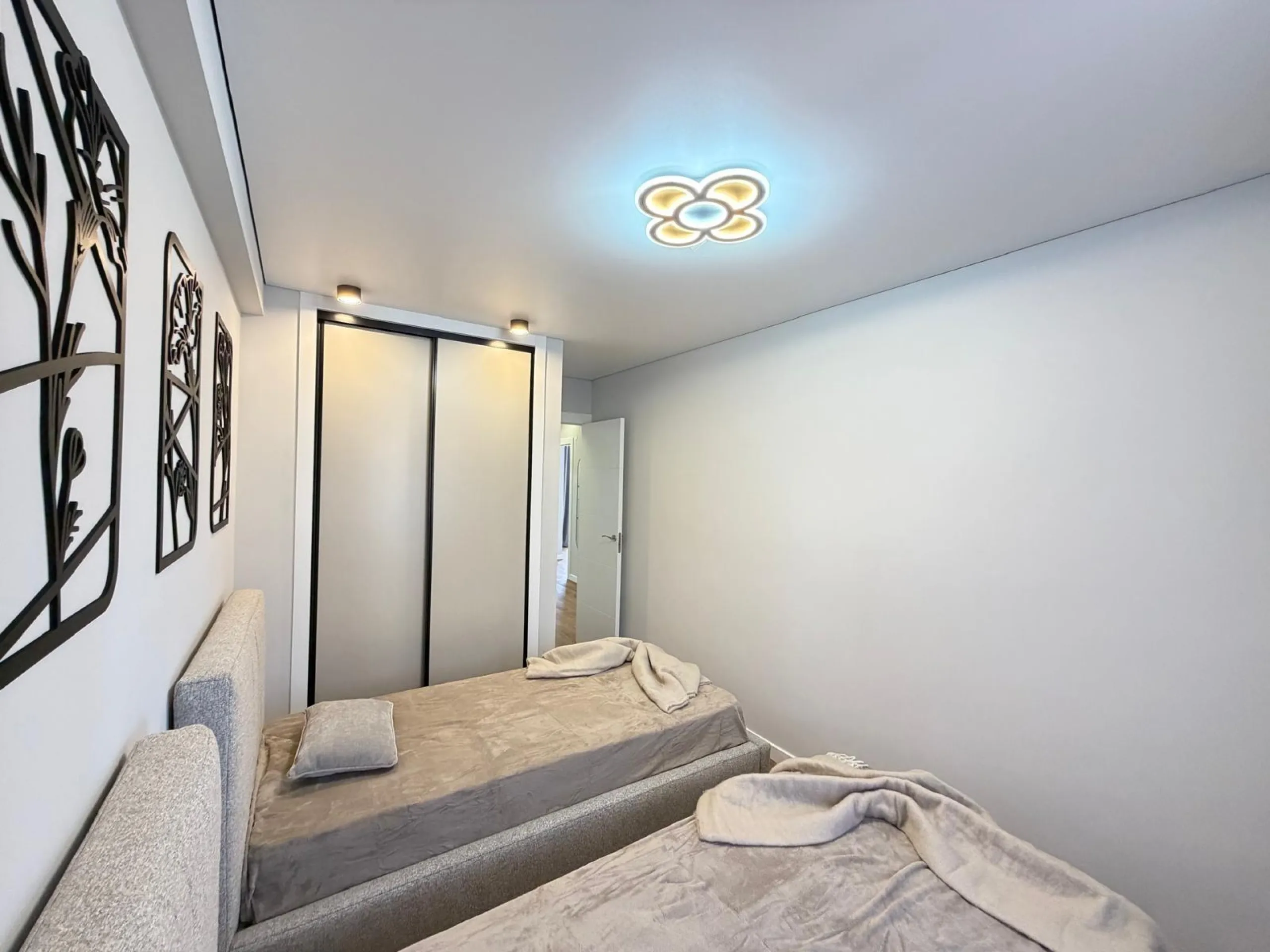 TOTALLY RENOVATED APARTMENT IN PUNTA PRIMA WITH SEA VIEWS. 3 BEDROOMS. 2 BATHROOMS. WITH A SURFACE AREA OF 91 M2.