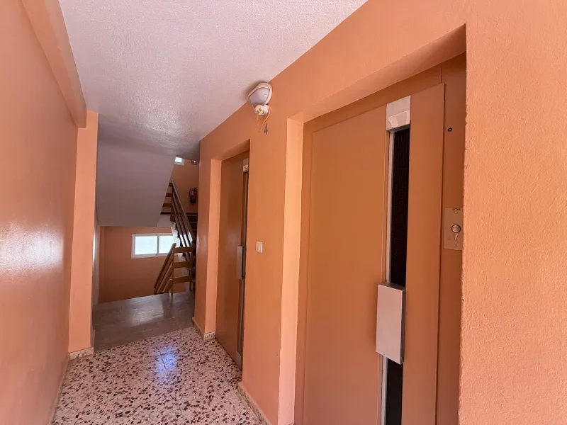 TOTALLY RENOVATED APARTMENT IN PUNTA PRIMA WITH SEA VIEWS. 3 BEDROOMS. 2 BATHROOMS. WITH A SURFACE AREA OF 91 M2.