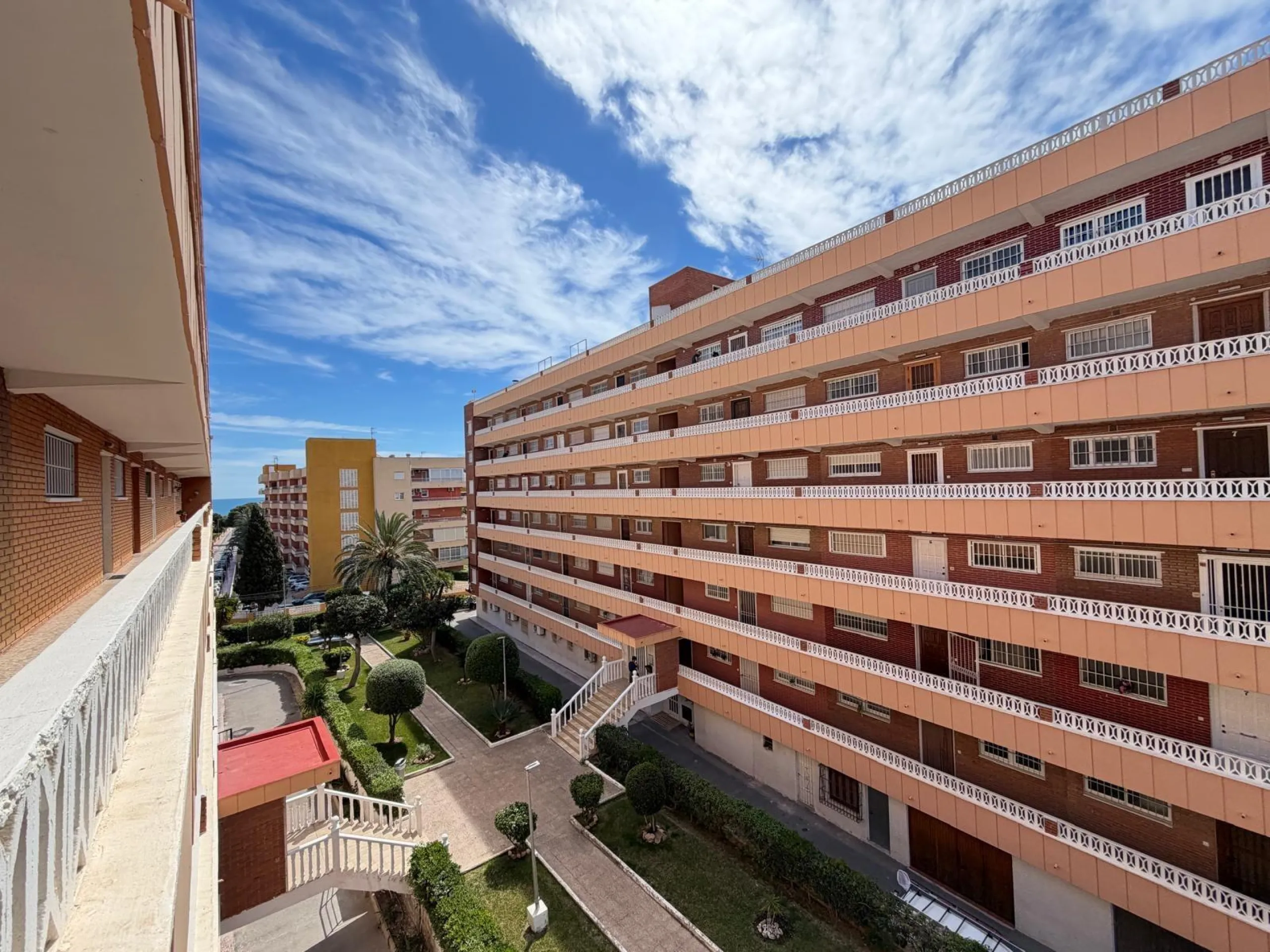 TOTALLY RENOVATED APARTMENT IN PUNTA PRIMA WITH SEA VIEWS. 3 BEDROOMS. 2 BATHROOMS. WITH A SURFACE AREA OF 91 M2.