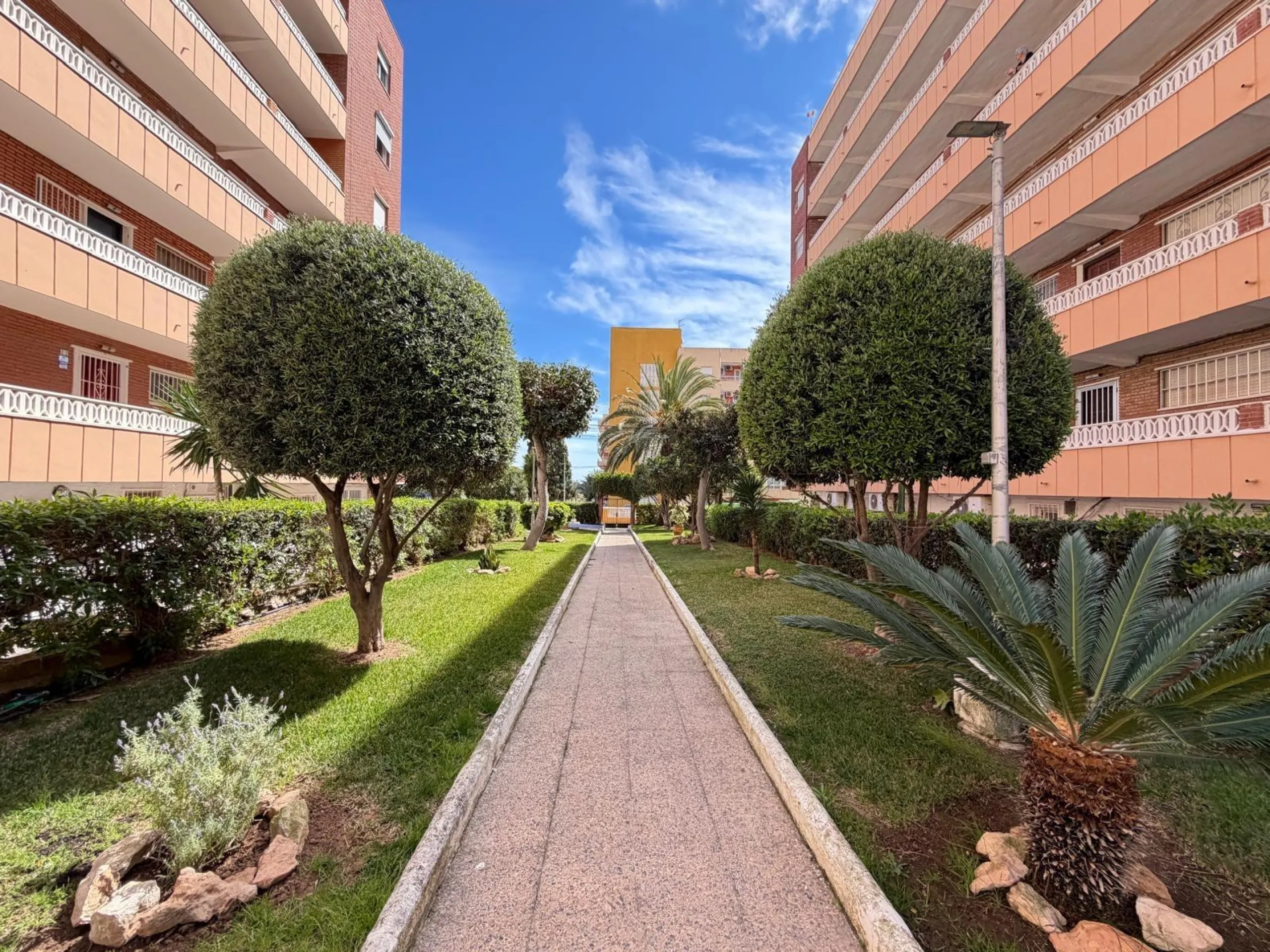 TOTALLY RENOVATED APARTMENT IN PUNTA PRIMA WITH SEA VIEWS. 3 BEDROOMS. 2 BATHROOMS. WITH A SURFACE AREA OF 91 M2.