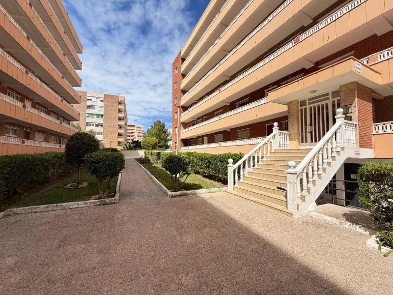 TOTALLY RENOVATED APARTMENT IN PUNTA PRIMA WITH SEA VIEWS. 3 BEDROOMS. 2 BATHROOMS. WITH A SURFACE AREA OF 91 M2.