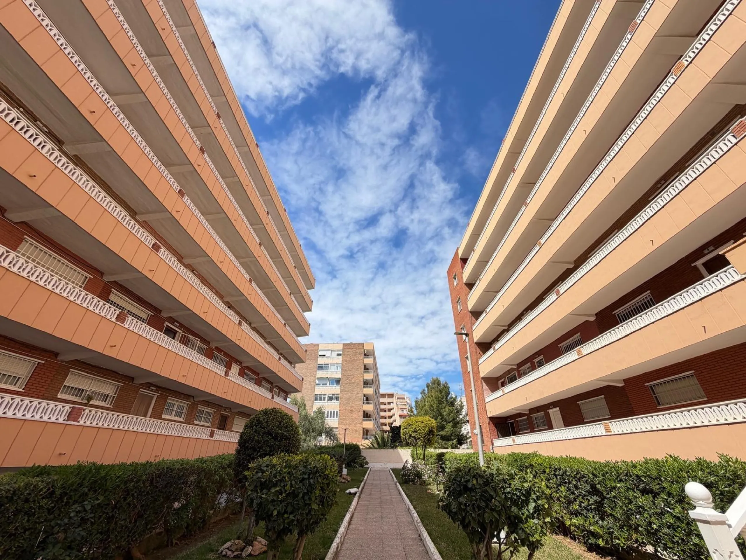 TOTALLY RENOVATED APARTMENT IN PUNTA PRIMA WITH SEA VIEWS. 3 BEDROOMS. 2 BATHROOMS. WITH A SURFACE AREA OF 91 M2.
