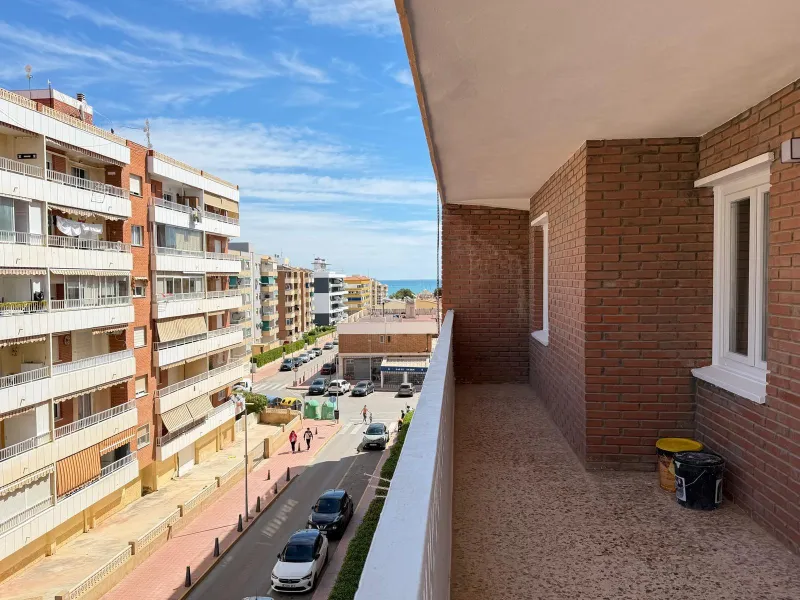 TOTALLY RENOVATED APARTMENT IN PUNTA PRIMA WITH SEA VIEWS. 3 BEDROOMS. 2 BATHROOMS. WITH A SURFACE AREA OF 91 M2.
