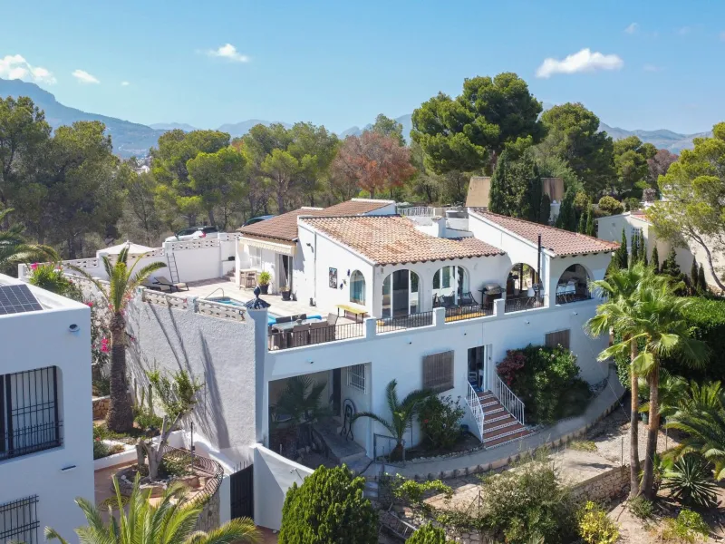 Beautiful villa with panoramic sea views in La Nucia