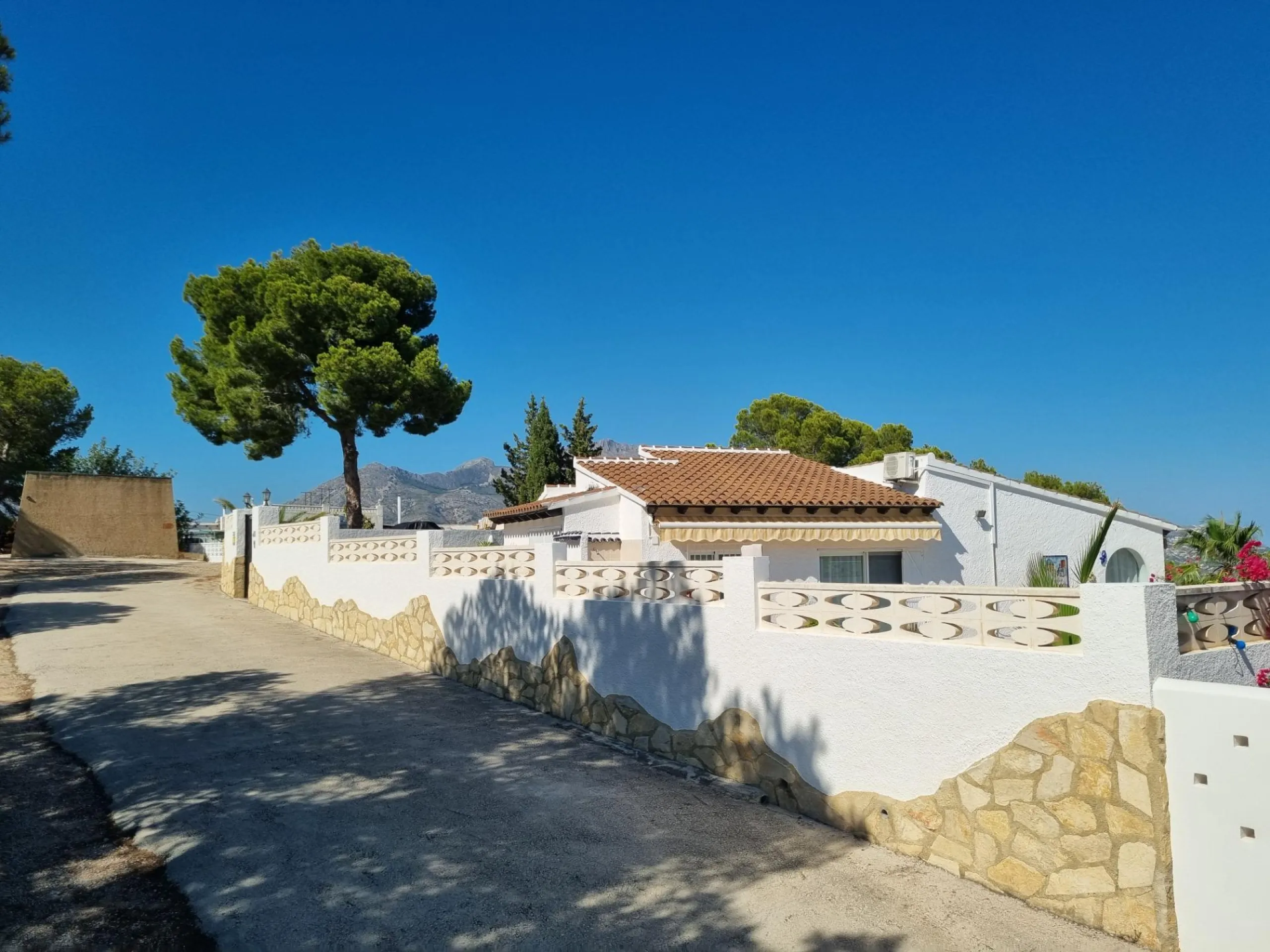 Beautiful villa with panoramic sea views in La Nucia