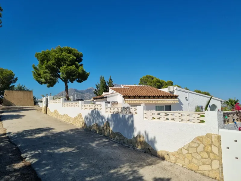 Beautiful villa with panoramic sea views in La Nucia