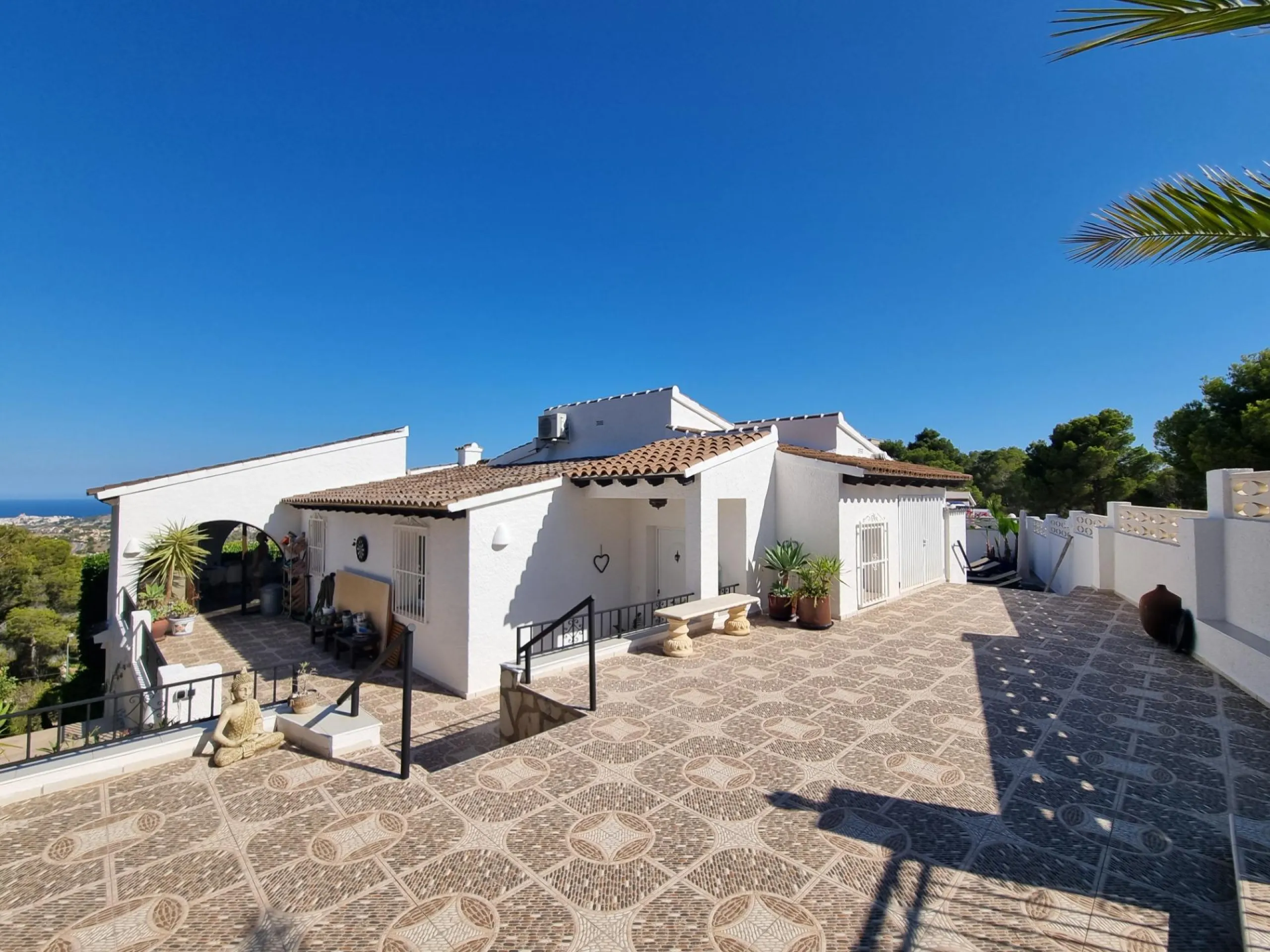 Beautiful villa with panoramic sea views in La Nucia